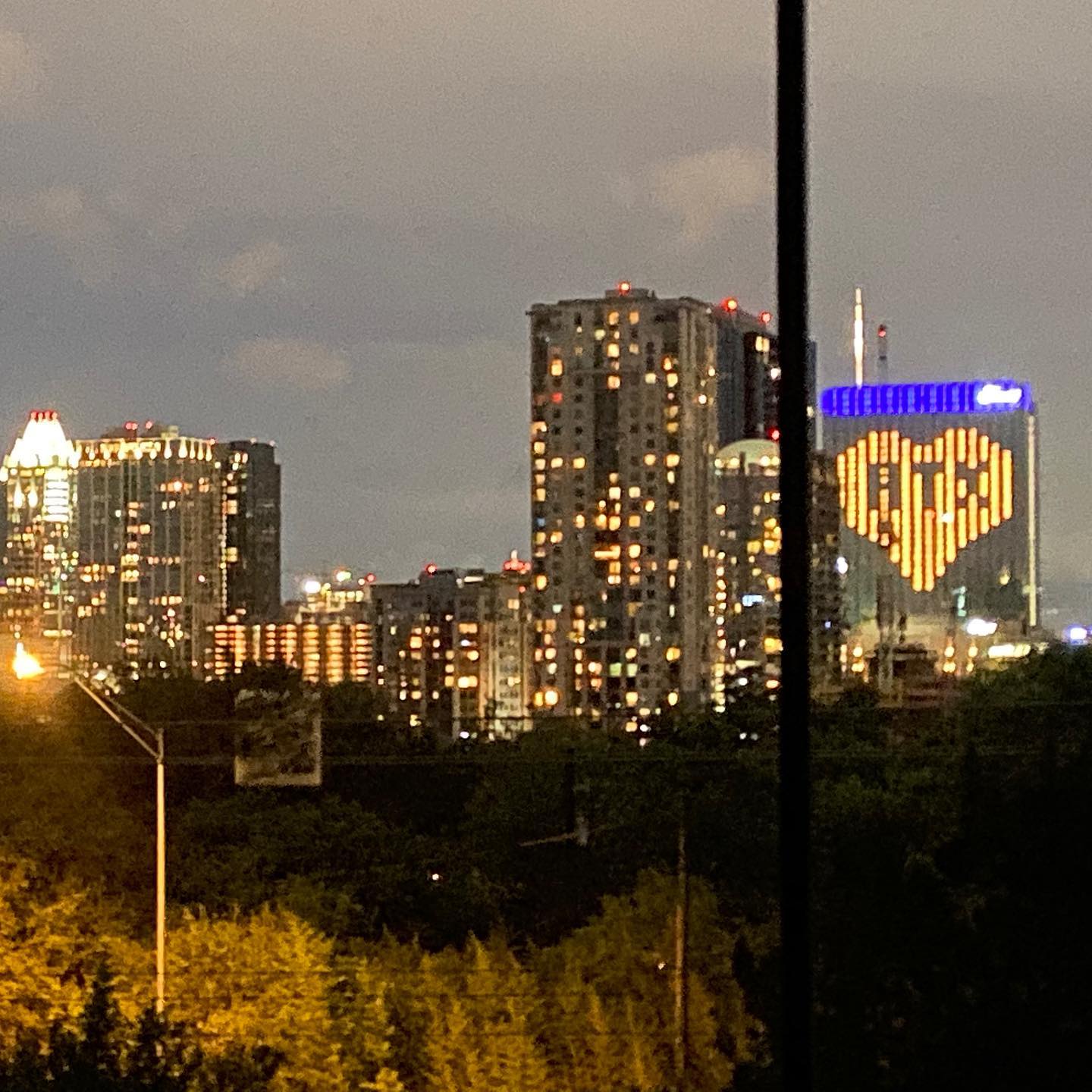 Stay strong y’all! #solidarity #socialdistancing #wereallinthistogether #atx
Photo courtesy of: @belldivermusic