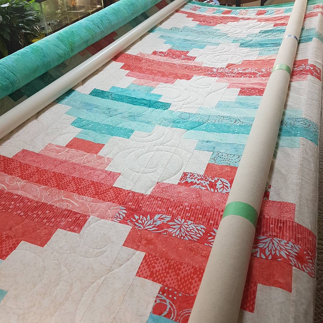 I love the colours Linda chose for her quilt. She asked to have it quilted with an edge to edge pantograph called "Breath of the Gods". Another two rows and it will be ready to go home ❤
#quiltingismypassion #longarmquilter #quiltersinvictoriabc #quiltersofinstagram #apqsmillie30 #quiltpath #canadianquilter #ilovebatiks #stayhomeandsew #onlinefabricstore #mistymountainvictoriadotcom