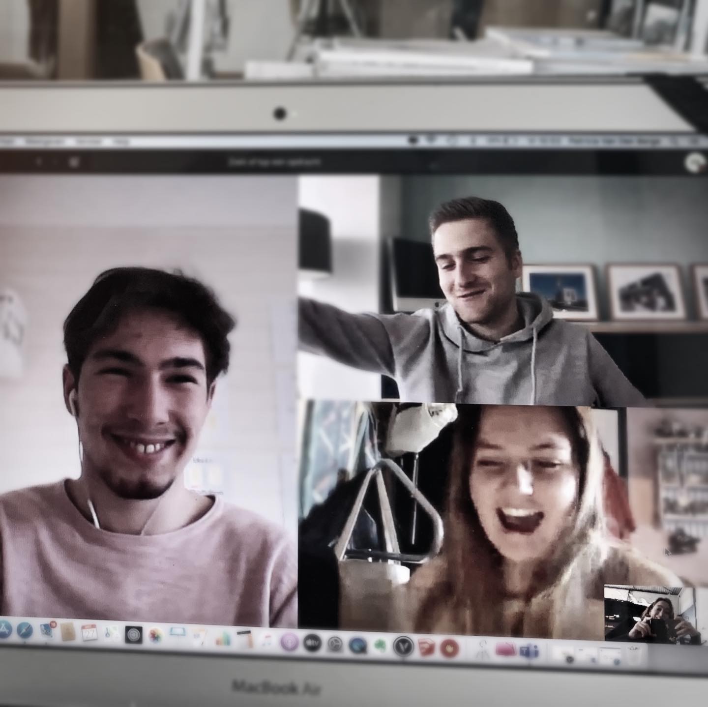 Teamwork!
Despite the COVID-19 we are still healthy and working on the concepts and design.
Continuing what we love, take care where we can.
Offcourse taking into account our beloved ones.
Keep the spirit! Keep save 🙏
#teamwork #spirit #staysave #behealthy #corona #covıd19 #year2020 #concepts #design #designerlife #keeplaughing #architecture #architect #interiordesigner #parasconcepts