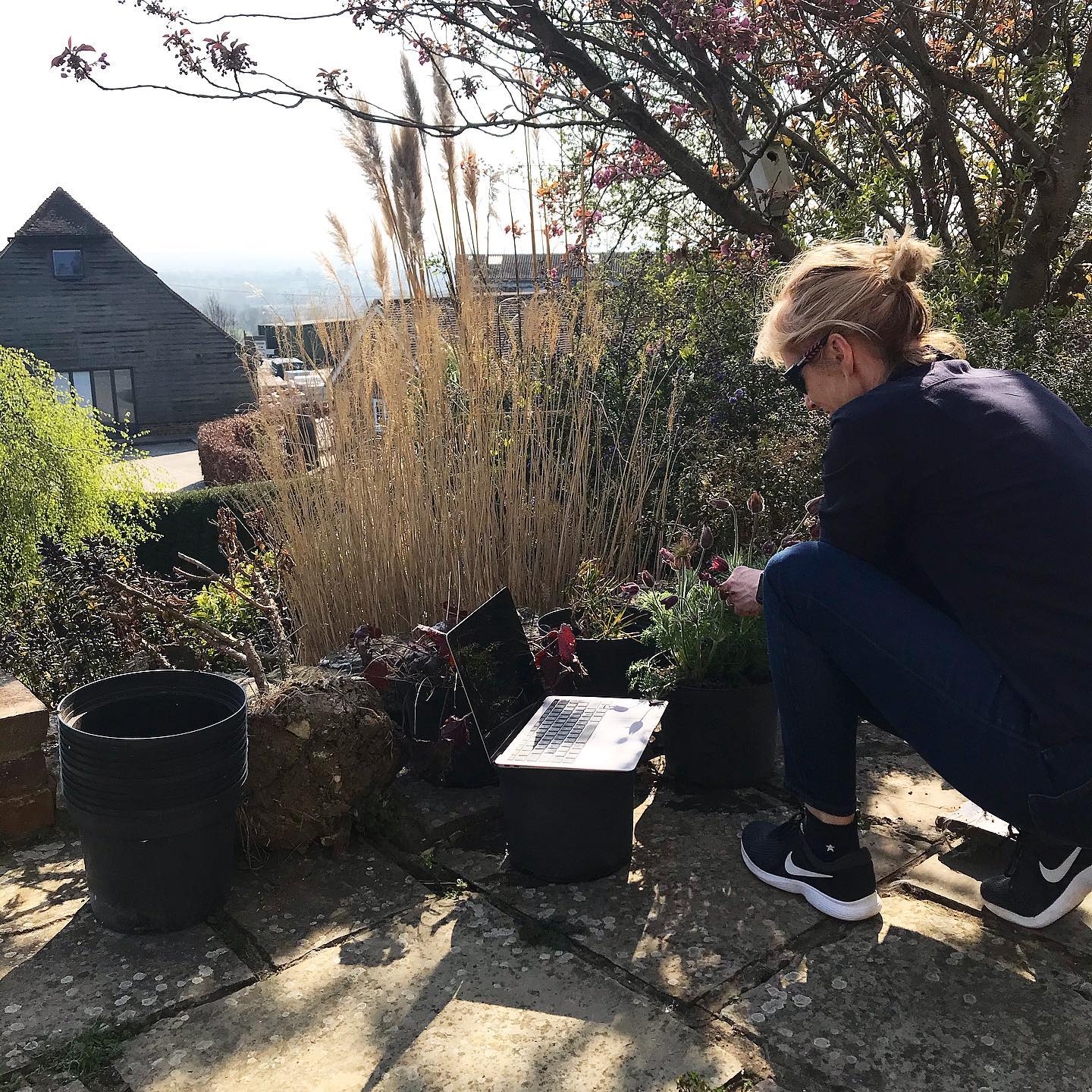 Physio that really does fit in around you! 👈🏼 Got some gardening to do? 🌻🌷no problem because with our online consultations we can be wherever you need to be ... although you might need to put the watering can down during the assessment. .
FOR AN APPOINTMENT:
📞 01622 749336
📧 physio@westerhill.com
#stayhome #stayhealthy #supportsmallbusiness #supportlocalbusiness #physiotherapy #physio #physiotherapist #onlineconsultation #injuryrecovery