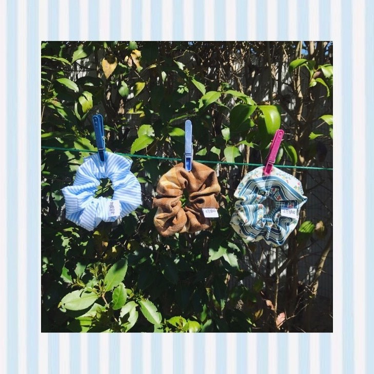 Bonne semaine ! ☀️ Ces trois chouchous sont encore en ligne! .
.
.
.
.
.
.
.
.
.
.
.
.
.
.
.
.
.
#scrunchie#upcycling#handmade#recyclé#secondemain#fashionrevolution
