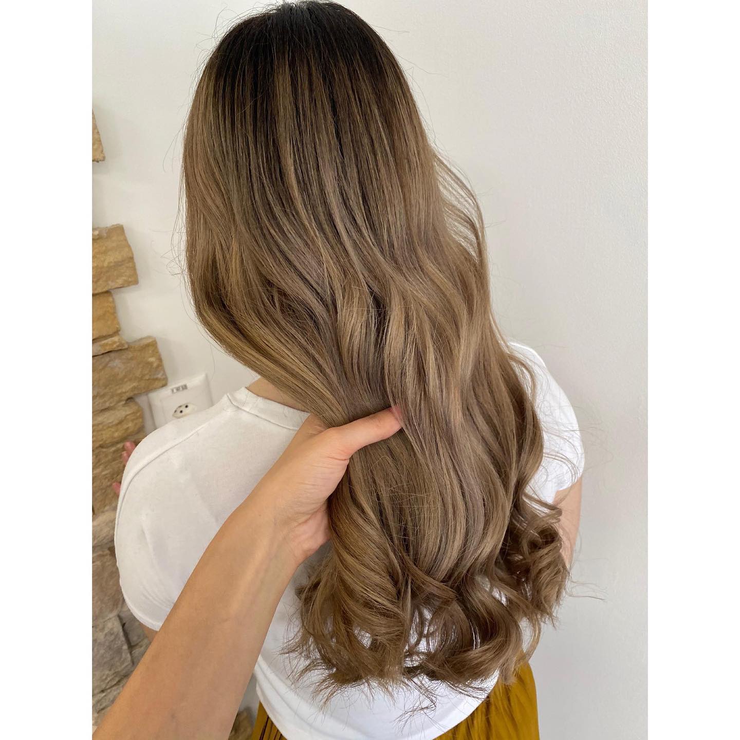 What a day to start work again 😍😍🔥@perfectstyle.hair 💓 #amazinghair #haircut #hairdresser #hairinspiration #hairideas #hairgoals #hairinspo #hairstylist #hairtransformation #hairartist #besthair #hairlove #healthyhair #wellabewegt #hairtrends #wella #kevinmurphy #perfectstyle #hair #balayage #ombre #haircolor #waves #caramelbalayage #longhair #blondehair #beautylovers #trendyhair #modernsalon