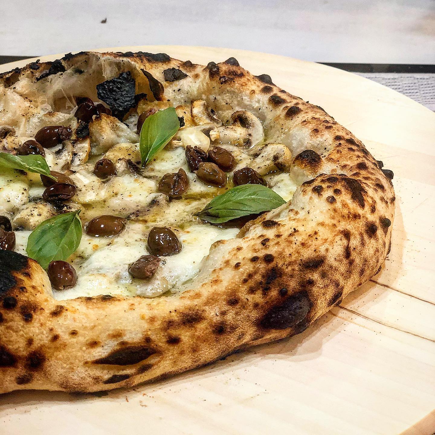 The beauty of a “Pizza Bianca”😍