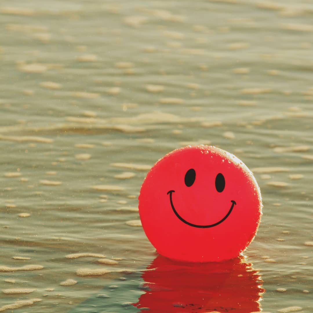 Need a mood boost?
Here’s a few quick, easy, free things that improve our sense of wellbeing - and backed by science! 🤓 ✨Practice Gratitude - Write down 3 things you're grateful for, or send a quick text / email / note to someone expressing gratitude for them or something they did. 📞Chat with someone you love and trust - Social connection is huge, even if it has to be over the phone / screen or from a distance right now. Smiling and greeting strangers also goes a long way! 📸Reminisce - Looking back through pictures, videos of positive experiences, trips, times in your life and reflecting on those experiences and why they were so enjoyable, is not surprisingly a great way to feel better on a tough day. 🌞Get Outside - Being in nature lowers our stress hormones. Even just 10 minutes outside can make a difference. 🏃♀️Move - Exercising = endorphin release = amazing mood boost. It doesn't have to be an intense workout either, short bouts of something that gets your heart rate up will do the trick. 🤗Hug it out (with someone in your quarantine bubble of course) - Long hugs, 20-30 sec, will trigger the release of oxytocin - a feel good hormone that counteracts stress hormones and promotes bonding.
It’s only natural, and perfectly acceptable right now, to have days / moments, where we’re feeling low and unmotivated (I know I have)! For me, sticking to some daily routines and incorporating some of the above help pick me up and keep me sane! 😂 What about you? What's been helping you through these weird times?