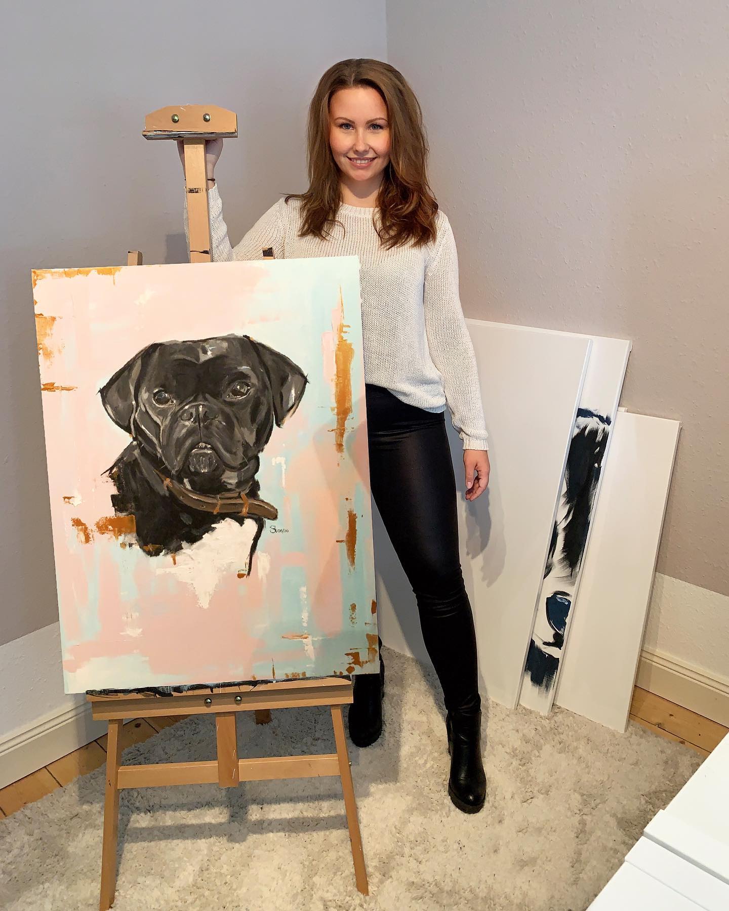 K U N S T W E R K nach V O R L A G E //
.
Dieses Mal durfte ich für die liebe Chrissea ihren Hund Gandhi malen. Die Farben hat sie sich ausgesucht, sie passen perfekt zu ihrem Stil zuhause und es sind auch ihre CI-Farben ☺️ Folgt ihr doch gern: @socialbychrissea_ @thisischrissea
.
Habt ihr Haustiere? Seid ihr mehr Team Hund oder Team Katze? 💭