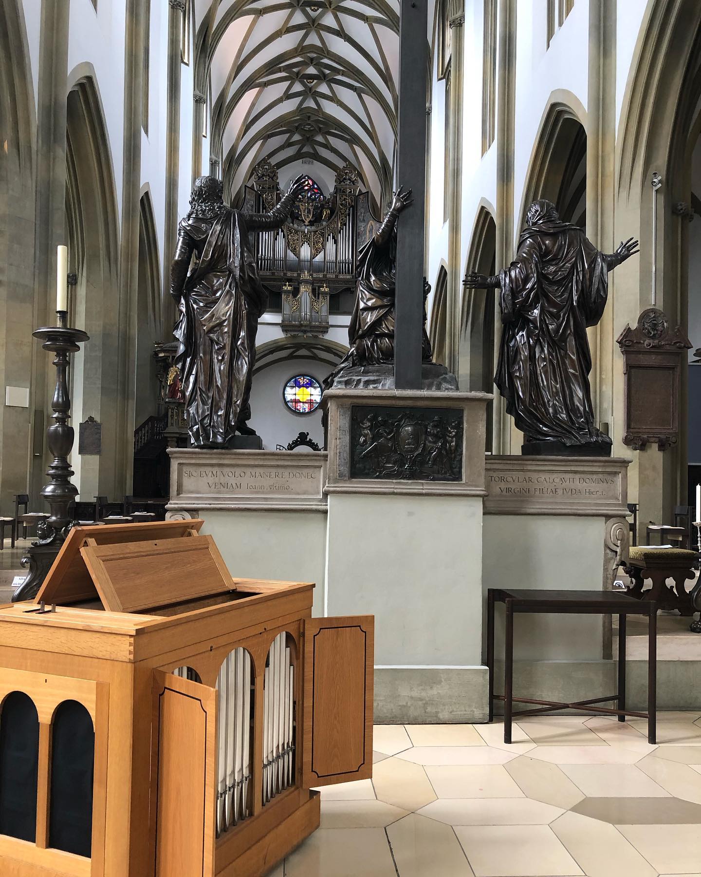 Am morgigen Samstag, den 4. Juli ist @auxantiqua wieder in der Ulrichsbasilika zu hören! Anlässlich des Ulrichsfest gestalten wir das Pontifikalamt um 10:00 mit Musik u.a. von Frescobaldi und Marenzio.
Gerne denken wir dabei an unser Debüt mit Monteverdis Vespro della Beata Vergine an diesem besonderen Ort im vergangenen September.
#auxantiqua #augsburg #basilika #basilikastulrichundafra #frescobaldi #marenzio #bistumaugsburg #ulrichswoche #2020