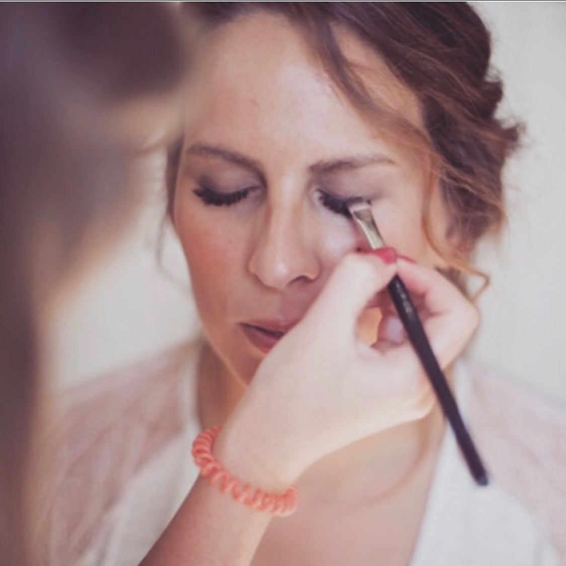 BRIDES.MAKE-UP