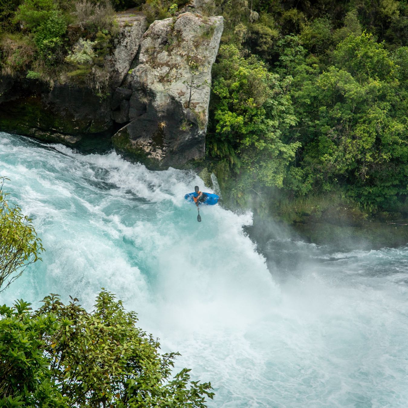 What a peculiar time we live in... After a bit of uncertainty and extra time spent in beautiful New Zealand, we are fortunate enough to be back and running strong in Kobarid! 💪 Expect a story of what we’ve been up to in the last couple of weeks. But let’s start with some fond memories of (northern) winter spent on the North Island of New Zealand, where the rivers are warm, people are awesome and a rafting job is so fun that it can hardly be called a job 😍 Thanks
#rotoruarafting #newzealand #wairoariver #hukafalls #tuteafalls #kayaking #whitewater #whitewaterkayaking #socavalley #exokayaks @kobaridkayakschool @kampkoren @exo_kayaks @ophion_paddles