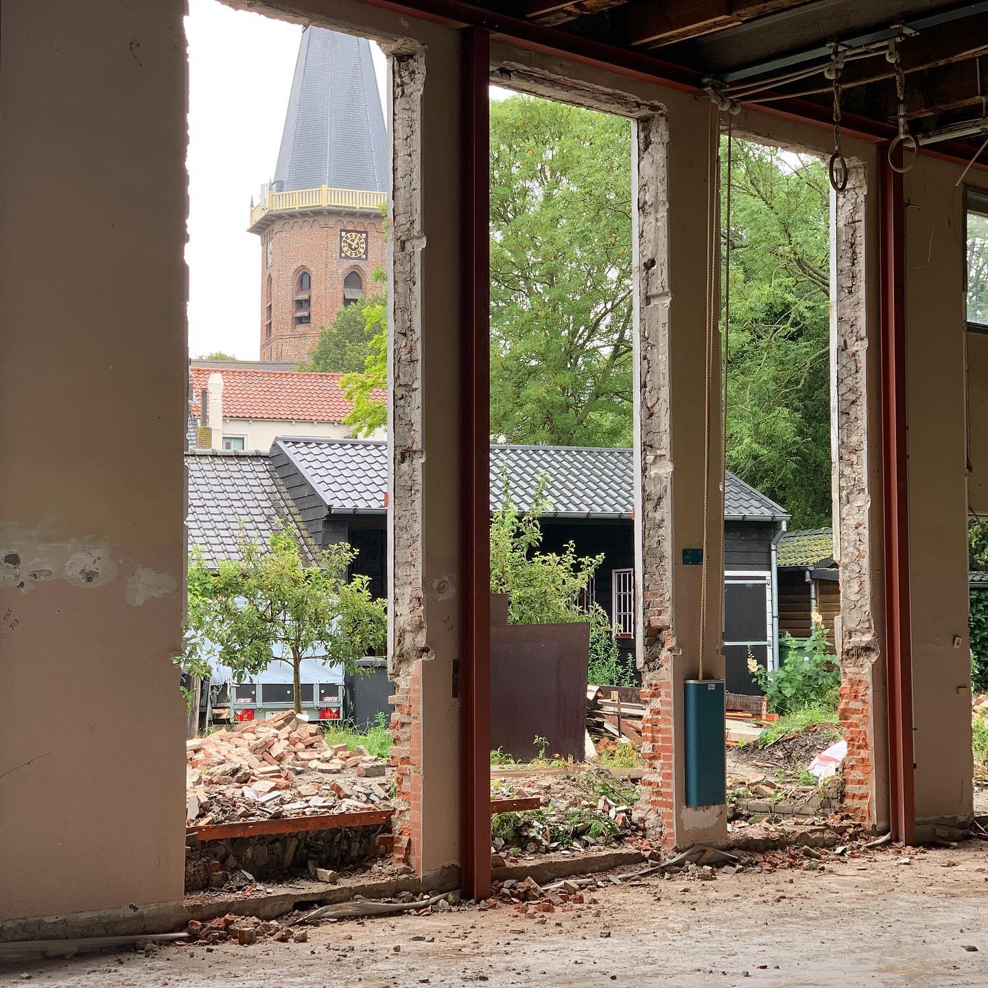 Under construction, but already an amazing view!
We love to design and advise such impressive building.
Literally ‘Old scool’ 😉
#brouwerslokaal #dutchbargain #groede #oldscool #brewery #architecture #interiordesign #construction #advisory #lovethis #loveourjob