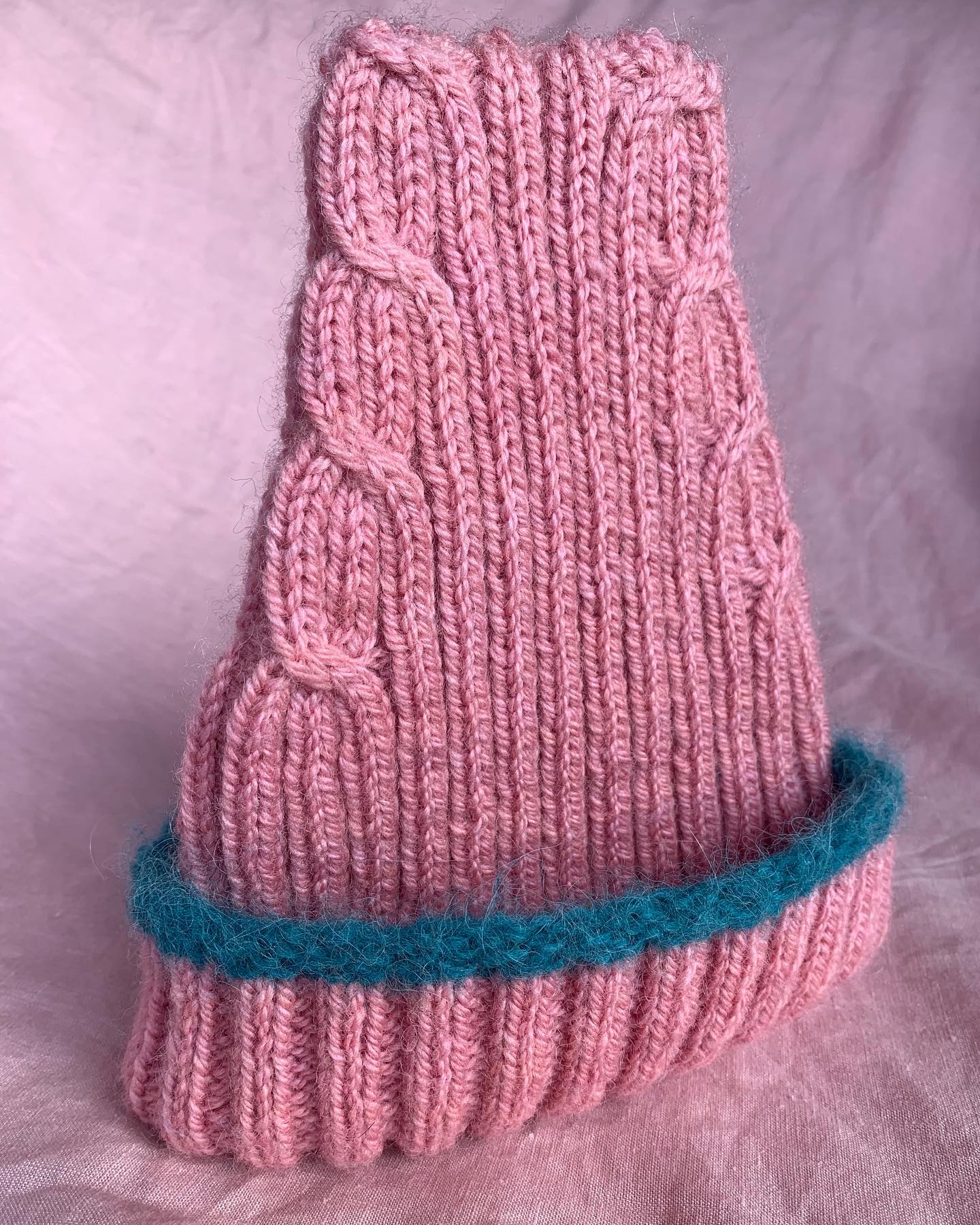 I found the perfect project. Who else has felt a bit unsettled lately, and wanted a project to knit which was both interesting; and quick and easy at the same time? I found this #nejihat by @olgajazzyknits and it was just perfect!
I started to knit a few projects which in hindsight were a little ambitious for my state of mind over the past few months…(and subsequently they have all been left literally hanging on a thread; awaiting a time when I’m able to tackle them again)... yet I wanted to knit in spaces between when I was weaving.
I’m a fun-hat-kinda-girl, and Olga has nailed it in relation to the fun-ness to wear and the interest in the beauty in the decreasing cables; and yet it’s an easy knit.
I’ve used the most beautiful yarn, Welsh Mule botanically dyed by @moel.view.yarn and the stunning blue; Yeti by @wishboneyarn
This fabulous design was the perfect comfort project during these unsettling times. Any ideas for my next project??
.
.
.
.
#knittersofinstagram #knitting_inspiration #knittingismytherapy #knittingismyyoga #knittersoftheworld #instaknit #instaknitting #knit #knitting #indiedyedyarn #funknitting #knittingcables #cableknitting #comfort #soulfood #creativelifehappylife