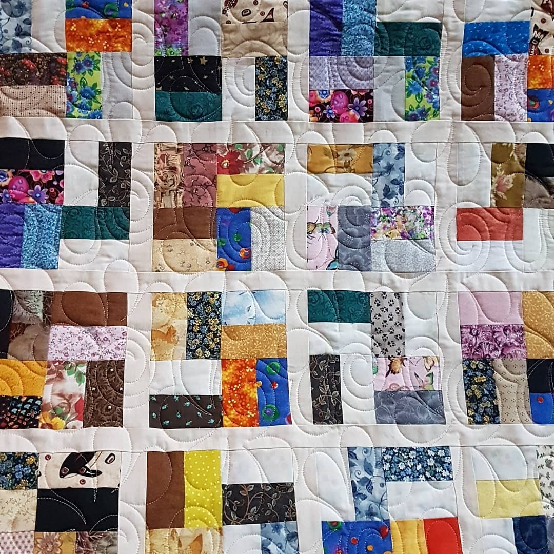 I love scrappy quilts!! This is one I recently finished quilting for Yvonne. It's been quilted with an edge to edge pantograph called Blissful. I love how the pattern shows so clearly on the backing ❤
#quiltingismypassion #longarmquilter #quiltersinvictoriabc quiltersgottaquilt #quiltersofinstagram #canadianquilter #apqsmillie30 #quiltpath #scrappyquilts #blissful #mistymountainvictoriadotcom #thebatikplace #onlinefabricstore