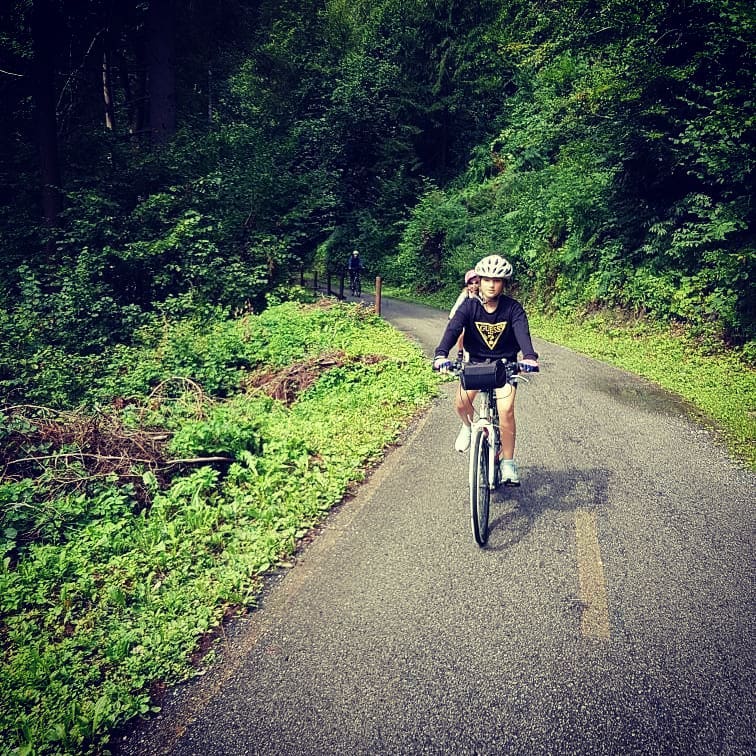 🤗 look how they fly! Proud to have these (future) guides in our team! 🚴♀️🚴♀️🚴♀️ You go, Andrea and fam!!
#FourCountryTour🇦🇹🇷🇺🇭🇷🇮🇹 #EtappeCyclingTours
#roadtrip #cyclingtour #cyclingholiday #terranosystems #TerranoXT #AndreaProGuide