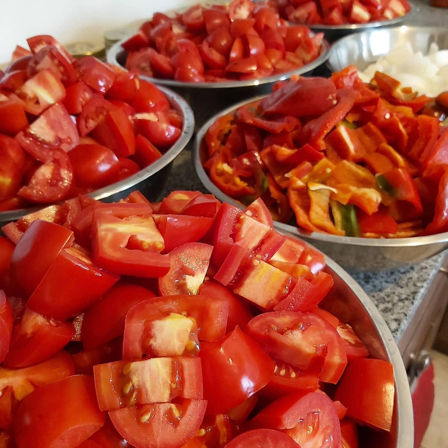 🍅 🍅 Hoy toca salsa italiana para las pizzas!
Hacemos nuestra salsa desde 0 por eso son tan ricas! 😊
.
.
.
.
.
.
.
.
#food #foodporn #foodie #instafood #yummy #sharefood #instaeat #foodstagram #yummyfood #foodlovers#amazingfood #natural #homemade #preserves #fresh #tomatoes #red #freshfood #montaguantigua #fresh #color #flavour #love #foodgasm #preserves #jar #happiness #marinara #cook #pizza #fromscratch