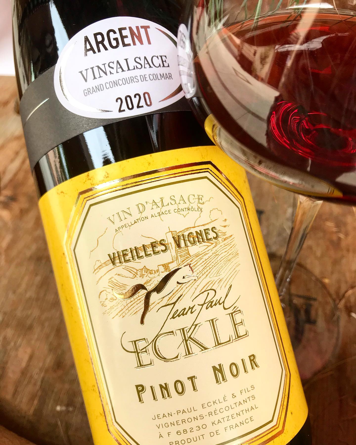 • Médaille d’Argent - PINOT NOIR Vieilles Vignes 2 0 1 8
• Médaille d’Or - KLEVNER Pinot Blanc 2 0 1 8
•
• Grand Concours Des Vins D’Alsace Colmar 2 0 2 0
•
•
• #drinkalsace #alsace #winelover #winelovers #wine #winetasting #vin #vindalsace #alsacerocks #pinotnoir #pinotblanc #klevner #vino #wineoclock #timetodrink