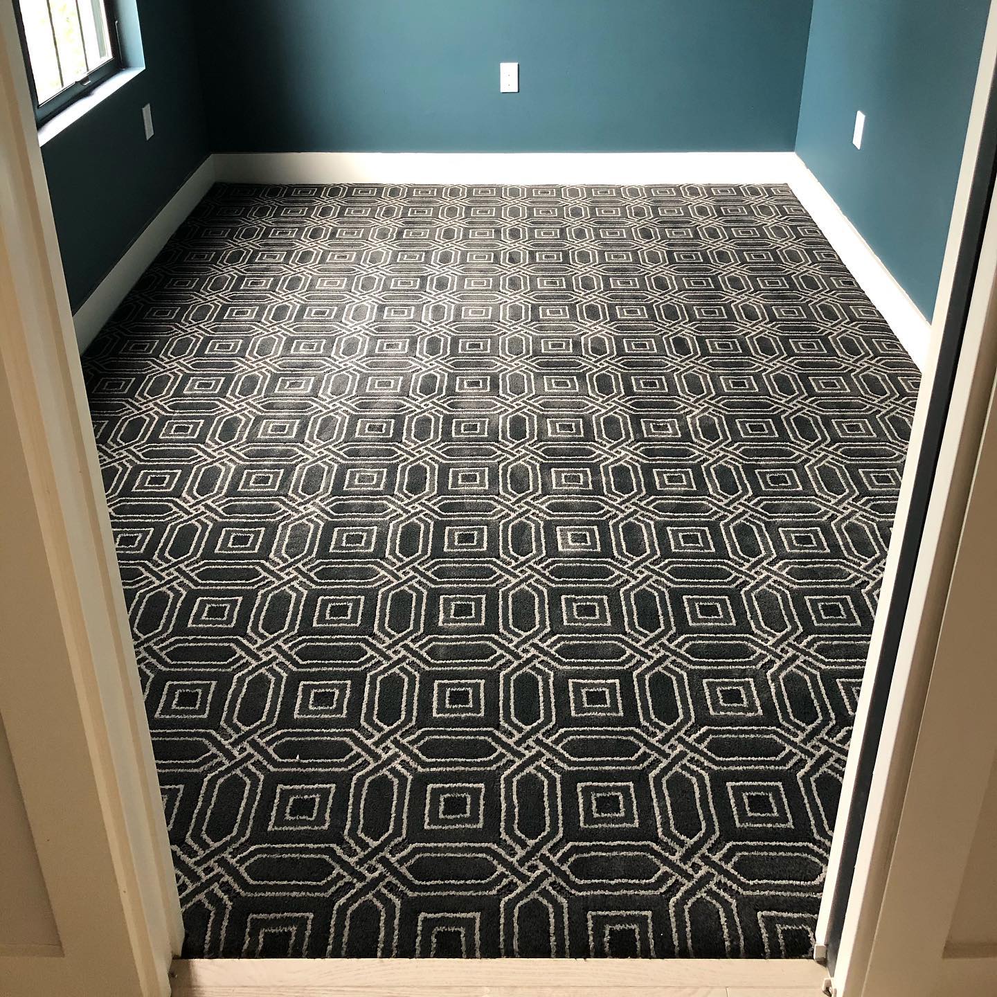 Statement carpet in this little bitty library! @andersontuftex @benjaminmoore @sollunabuilders
#drinkbourboninhere #lounge #drinkbourbon #socivilized
#interiordesign #design #interior #homedecor #architecture #home #interiors #decor #homedesign #interiordesigner #art #decoration #luxury #designer #interiorstyling #interiordecor #inspiration #homesweethome #handmade #interiordecorating #style #instagood #customdesign #custombuild #library #sodomino