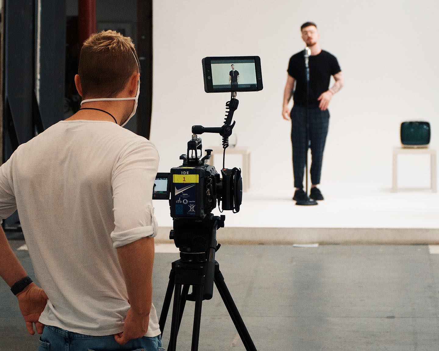 (1/3) So proud to release this project. We only had a 2 week turn around from concept to completion and only a day and a half filming. This gives you an idea of how hard everyone worked on this video. We can’t thank you all enough. Full credits in next post. Swipe for some frames. 😊
•
•
•
#fakefine #musicvideo #robertgrace #bts #stills #frames #filmmaking #cinematography #cameragear #onset #cinematic #music #irishmusic