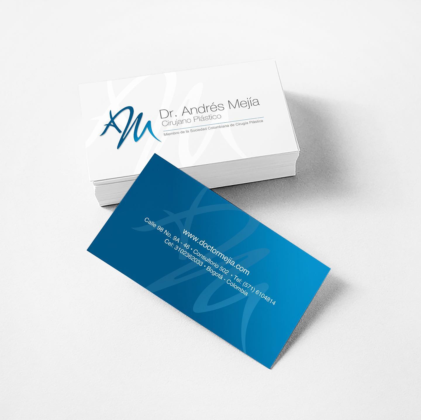 El Dr. Andrés Mejía es nuestro cliente más antiguo. A parte de ser un increíble ser humano, su trabajo de cirugía plástica es impecable y muy profesional 💙. Durante 18 años de trabajo de diseño, hemos manejado su identidad corporativa en medios tanto impresos como digitales. Gracias @dr.andresmejia por hacer parte de nuestro aniversario No. 18.
.
#diseñocorporativo #doctormejía #drandresmejia #andresmejia #drsos #18años #18yearsold #nexum #nexumdesign #branding #corporateidentity #identidadcorporativa