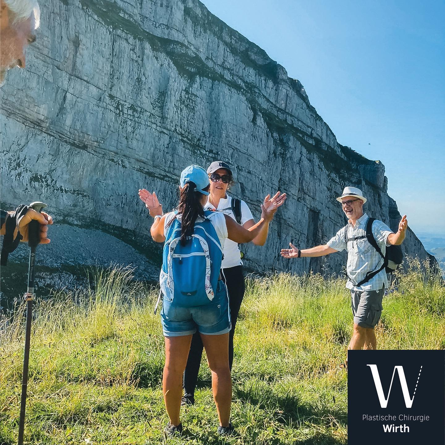 Sommerausflug und Retraite 2020 der Praxis Wirth⛰
Im Rahmen ihres 100-Jahr-Jubiläums hat uns die Sektion Uzwil des Schweizer Alpen-Club SAC als Sponsor in ihr Clubheim eingeladen und damit unseren Sommerausflug und unsere Retraite zu einem unvergesslichen Anlass gemacht. Ein besonderes Highlight war insbesondere die Bergtour, welche vom erfahrenen Bergführer und Präsidenten der SAC Sektion Uzwil, Hansruedi Wirth, organisiert und begleitet wurde. Vielen herzlichen Dank dafür! Das Motto «numeno e Stund» wird in die Geschichte der Praxis Wirth eingehen … Wir danken auch Silvan für das feine Essen, es hat uns an nichts gefehlt!
Excursion d‘été et Retraite 2020 de la praxis Wirth⛰
Dans le cadre de son 100e anniversaire, la section d‘Uzwil du Club alpin suisse CAS nous a invités en tant que sponsor à son clubhouse et a fait de notre excursion et retraite d‘été un événe-ment inoubliable. Un moment fort a été l‘excursion en montagne, organisée et accompagnée par le guide de mon-tagne expérimenté et président de la section Uzwil du CAS, Hansruedi Wirth. Merci beaucoup pour cela ! La devise „numeno e Stund“ restera dans l‘histoire de Praxis Wirth...Nous tenons également à remercier Silvan pour la bonne nourriture, il ne nous a rien manqué!
#praxiswirth#drmedraphaelwirth#plastischechirurgie#outdoor