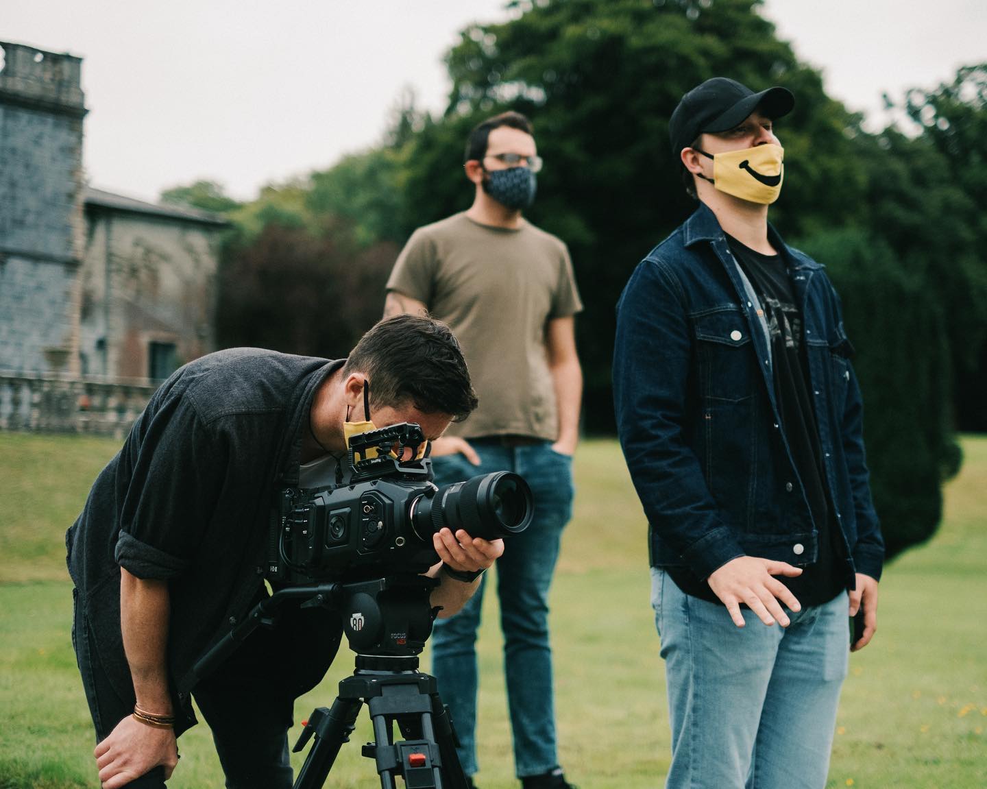 (2/3) Some more dope BTS shots captured by the magnificent @joshua.mulholland
•
•
•
#fakefine #musicvideo #robertgrace #bts #stills #frames #filmmaking #cinematography #cameragear #onset #cinematic #music #irishmusic