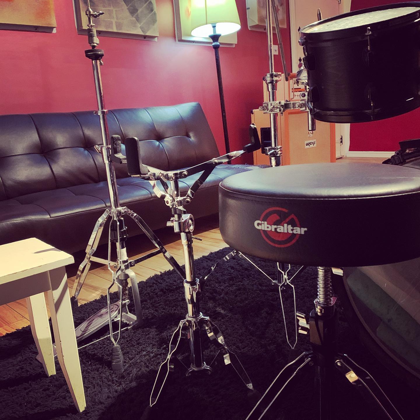 New thrones in each room, make for happy erses... eh I mean drummers..Gibraltar thrones for your pleasure...ooh yeah don’t mind if I do, ooh yeah cushty..nice..nice.