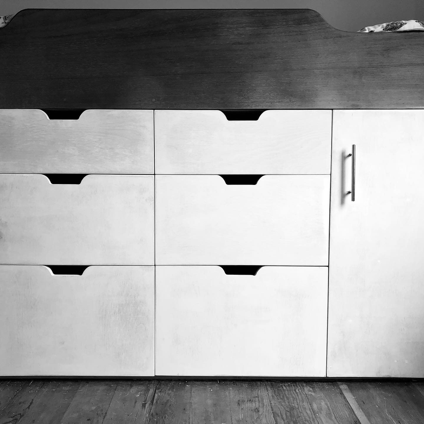 Project was completed remotely, so the only time we entered the property was for the big fit... another first in these strange times. Everyone delighted with the result .
New blog article www.woodalldesigns.com/post/humble-beginnings
#childbed #bedstorage #homeoffice #joinery #bespokefurniture
#woodworkessex #handmade @woodalldesigns woodalldesigns.com