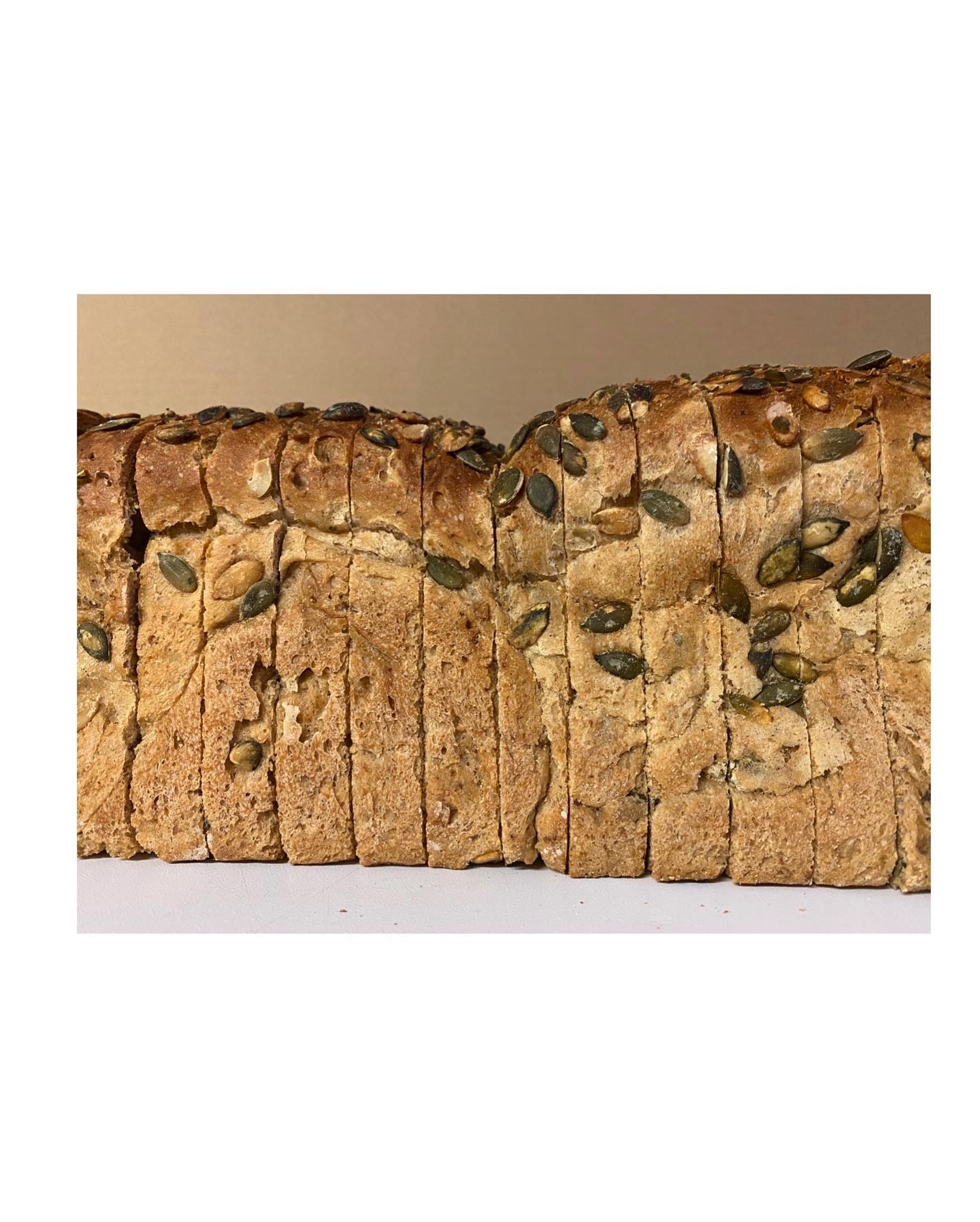 Un dels nostres motlles de llavors!
Motlle de pipes de carabassa i llavors de raïm.
.
.
.
Uno de nuestros moldes de semillas!
Molde de pipas de calabaza y semillas de uva.