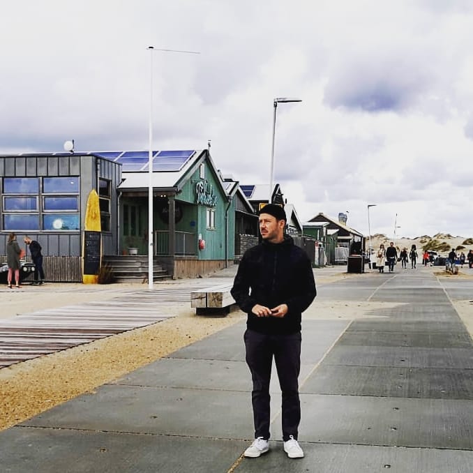 Küstenjunge
#surfer #spotcheck #netherlands🇳🇱 #wavecheck #wijkaanzee #stormtrooper #clouds #landlocked #beach #beachlife #wellenreiten #recherchessesion #autorenleben #autor #schreiben
