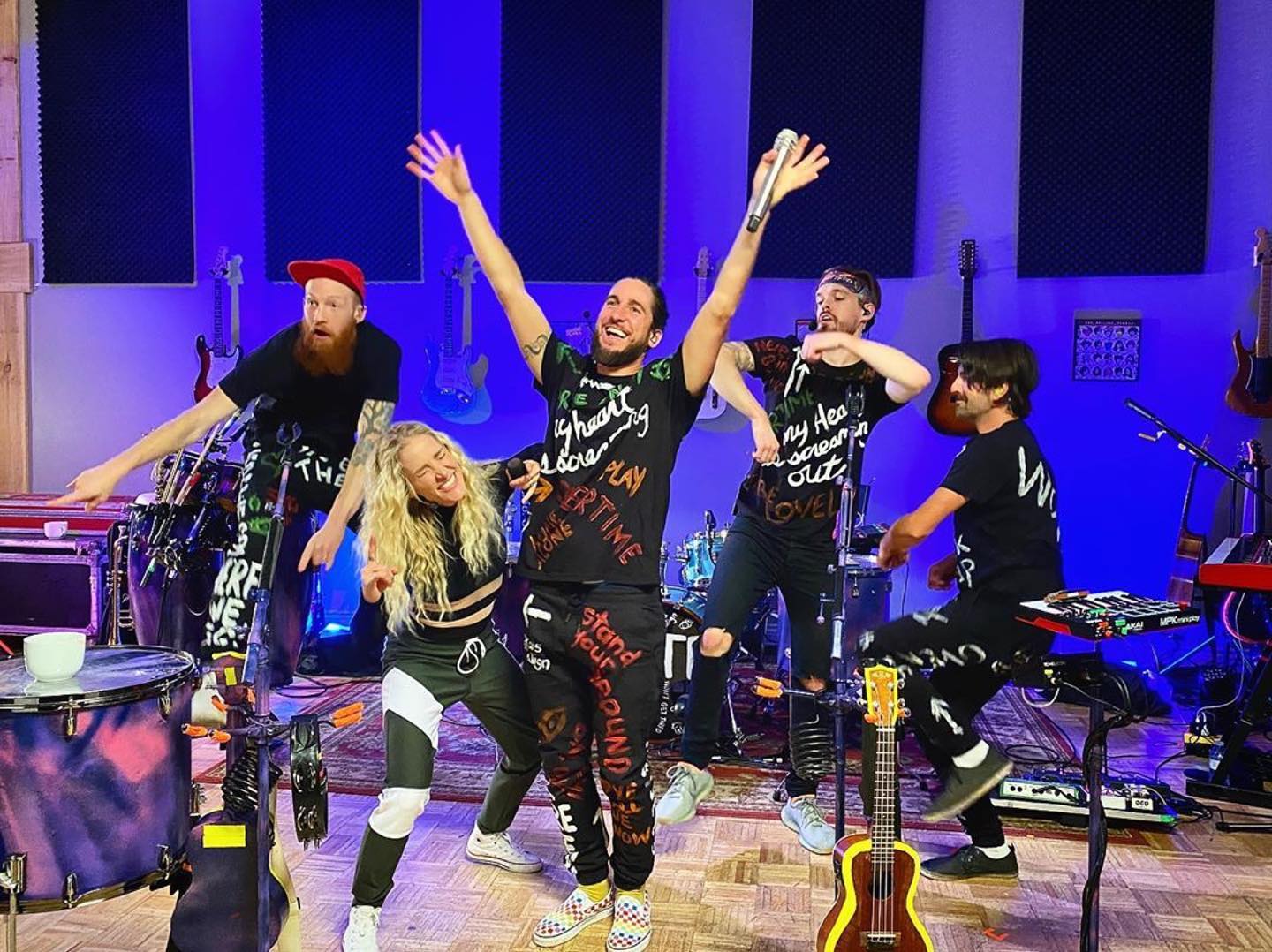 #Repost @walkofftheearth
ăťăťăť
#TFW YOU JUST WRAPPED YOUR FIRST PROPER PERFORMANCE IN 7 MONTHS!!! Thanks so much to everyone who tuned in to our first @veeps livestream today - the second one goes down at 8pm EST! Grab your pass at walkofftheearth.veeps.com and rock out with us from home! Love yâall đ¤đťâ¤ď¸ đś