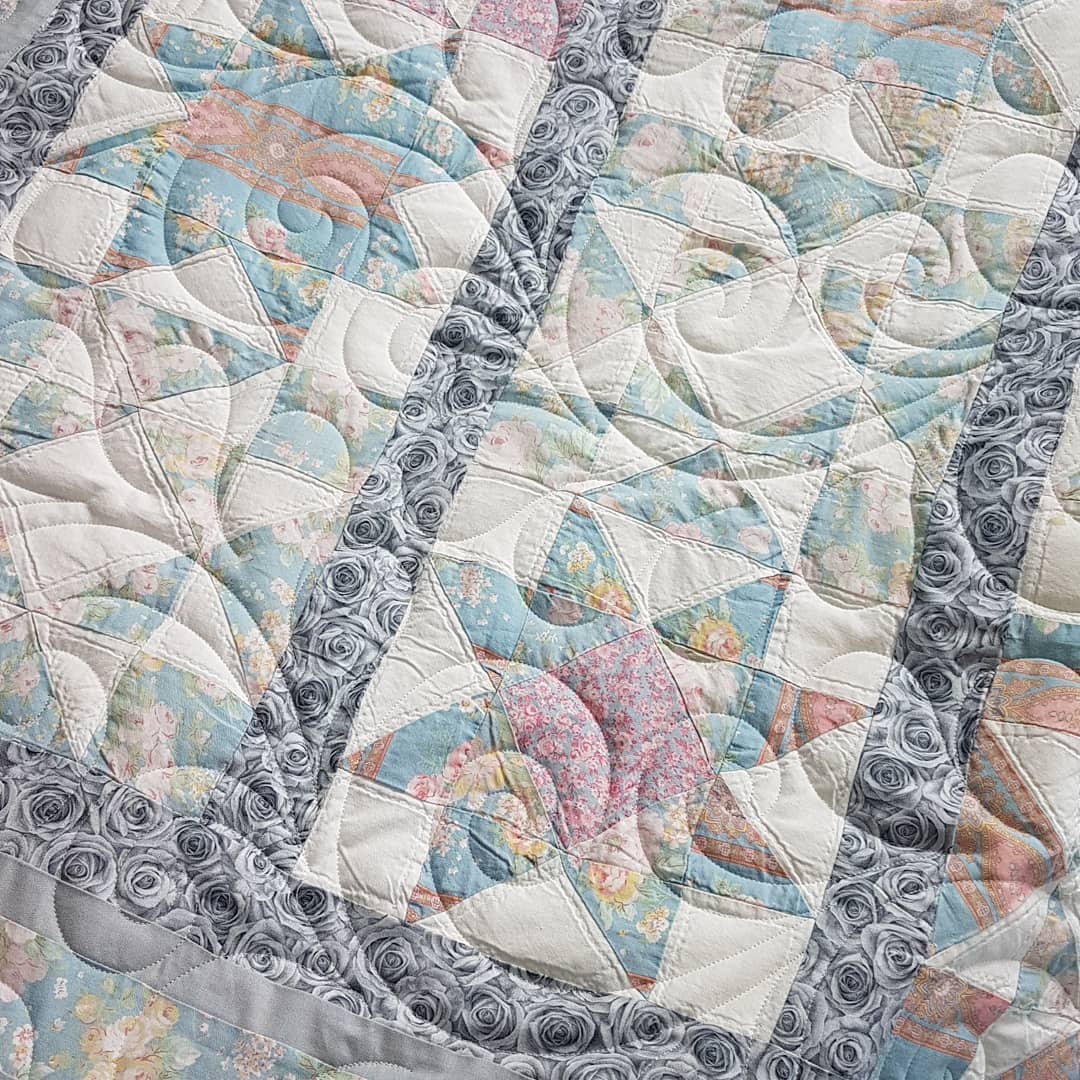 Making an old quilt new again. My client bought this quilt twenty years ago, before she got married. Her and her husband have recently bought a king size bed and this little twin size quilt no longer fit. But she loves this quilt so her mother-in-law offered to make it bigger. They took out all the hand quilting, took the rows of blocks apart, added sashing and a whole bunch of borders and now it's a king!! The ultimate upcycle!!
I've quilted it with an edge to edge pantograph called "Deja Vu" from @urban.elementz She also asked that I hand sew on the binding so I'll be spending the next few nights working on that. Fun fun!!
#quiltingismypassion #quiltersinvictoriabc #longarmquilter #quiltersgottaquilt #quilting #apqsmillie30 #quiltpath #canadianquilter #quiltersofinstagram #dejavu #somethingoldisnewagain #mistymountainvictoriadotcom #thebatikplace #onlinefabricstore