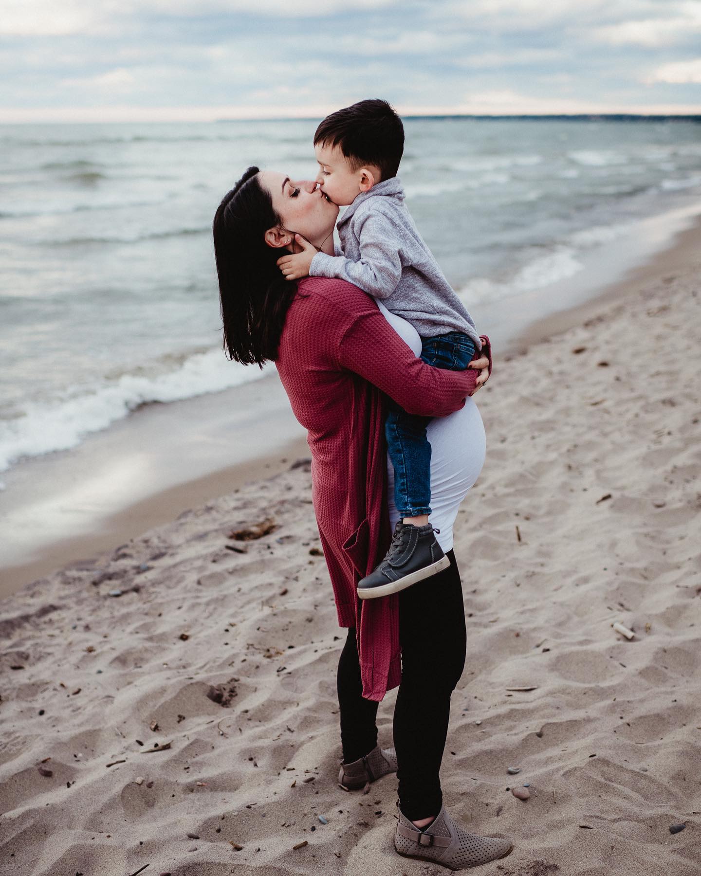 Simply the best ❤️ #rochesternyphotographer #rochesternyfamilyphotographer #rochesternymaternityphotographer #maternitysession #lifestylephotography #love #beach #sunset #motherson