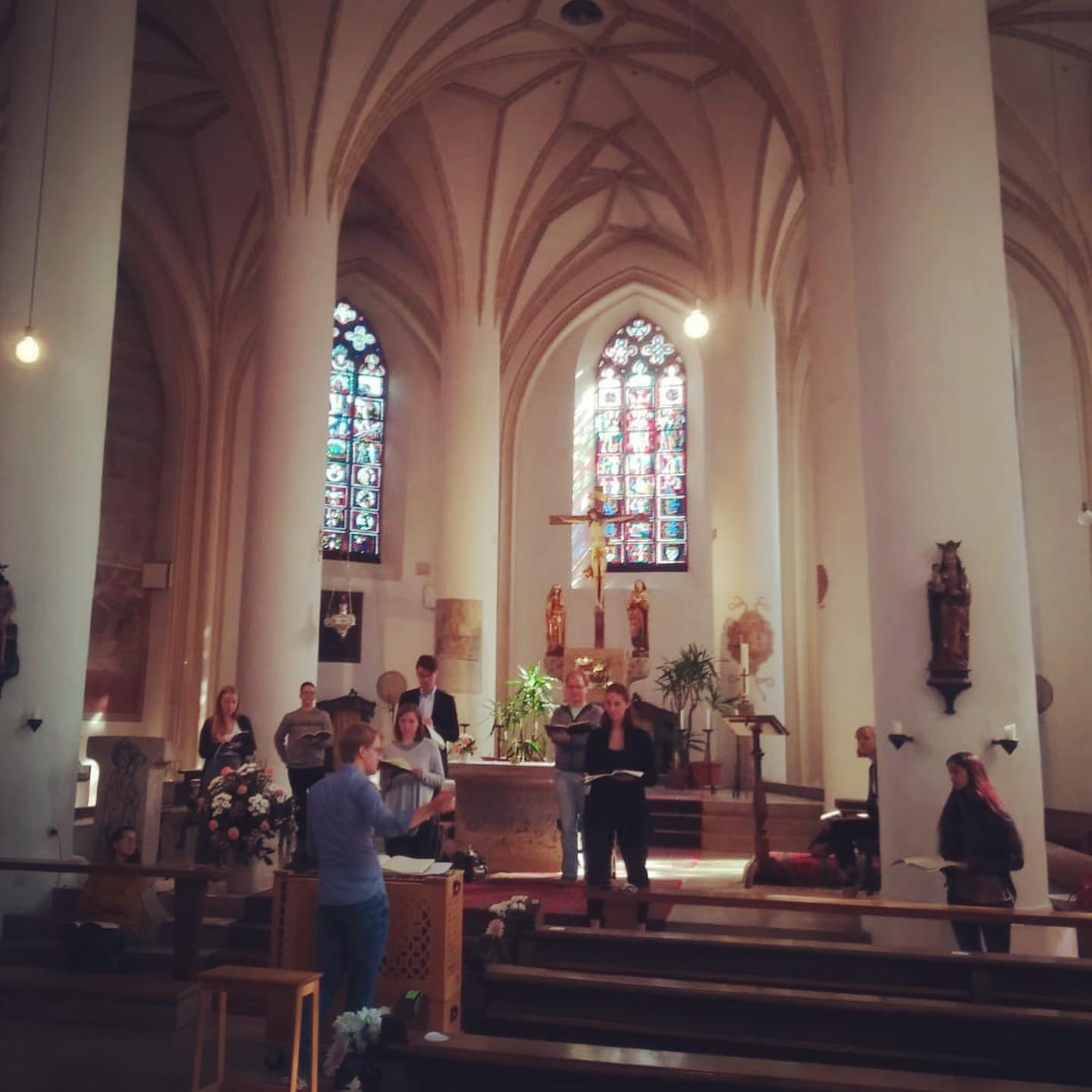 Bald startet die Generalprobe für unser morgiges Konzert im Rahmen der Schrobenhausener Barocktage!
Wer keine Karte mehr für das ausverkaufte Konzert ergattern konnte, hat heute noch die Gelegenheit, die öffentliche Generalprobe ab 19:30 zu besuchen.
#bach #motette #ensemble #auxantiqua #barocktageschrobenhausen #singetdemherrneinneueslied #kommjesukomm #jesumeinefreude #fürchtedichnicht #lobetdenherrn #dergeisthilftunserschwachheitauf