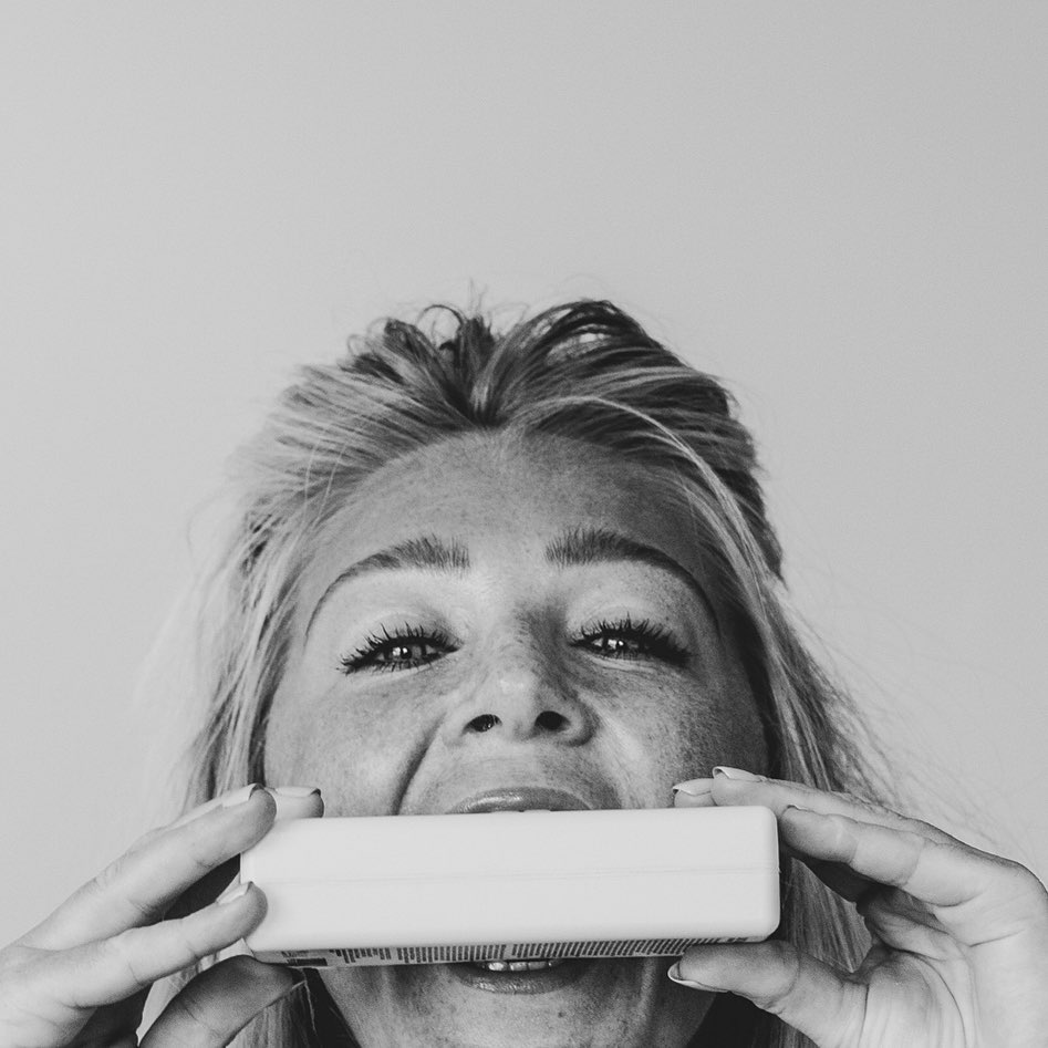 YESS, Kevin Murphy heeft er voor gekozen om de verpakkingen van 100% OWP ‘ocean waste plastic’ te maken. Het doel is om jaarlijks meer dan 360 ton aan afval uit onze oceanen te halen. 🙏🏼💙#beginbijjezelf #kevinmurphy #kevinmurphynl #shampoo #rinse #haircare #careforyourhair