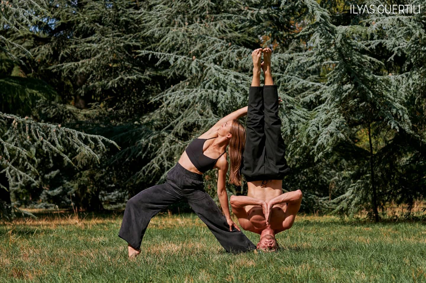 Yoga ☀️ avec @ludovicpiscioneri
📷 @ilyas_guertili 🙏
#yoga #yogaeverywhere #headstand #paris #arboretum #picoftheday
