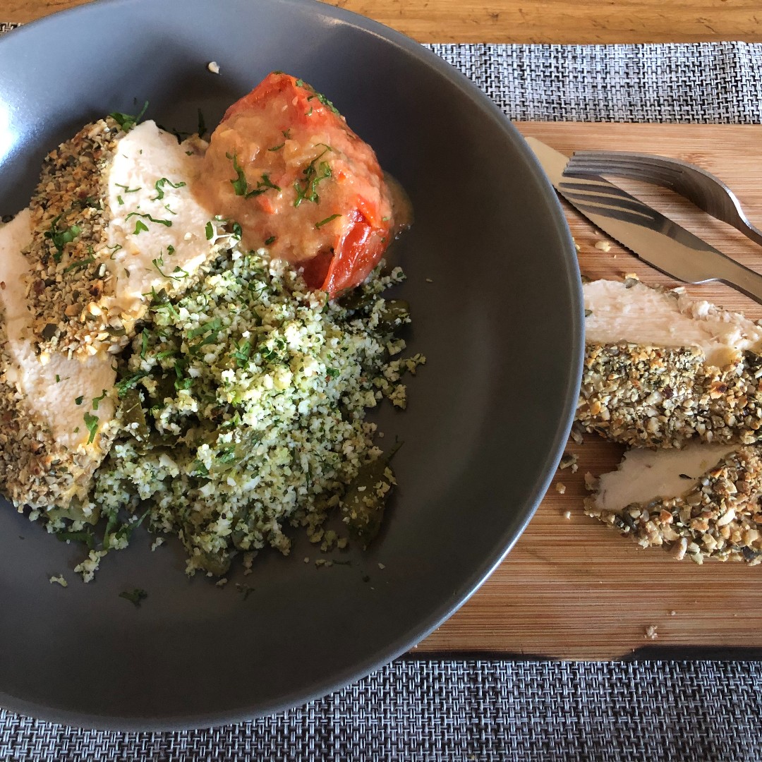 Granola crusted chicken breast & cauliflower & broccoli couscous with poached tomato.
Lean chicken seeds & nuts & vegetables lightly cooked in their own steam.
#freerangechickens #organicgrains #cruciferousvegetables #eatwelllivewell #leanprotein
