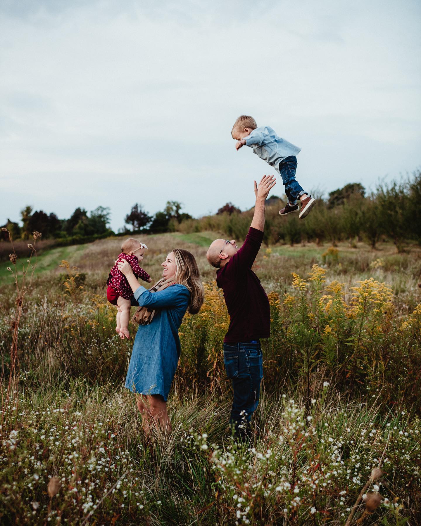 Fall is here! #rochesternyphotographer #rochesternyfamilyphotographer #lifestylephotography #familysession #love #fall