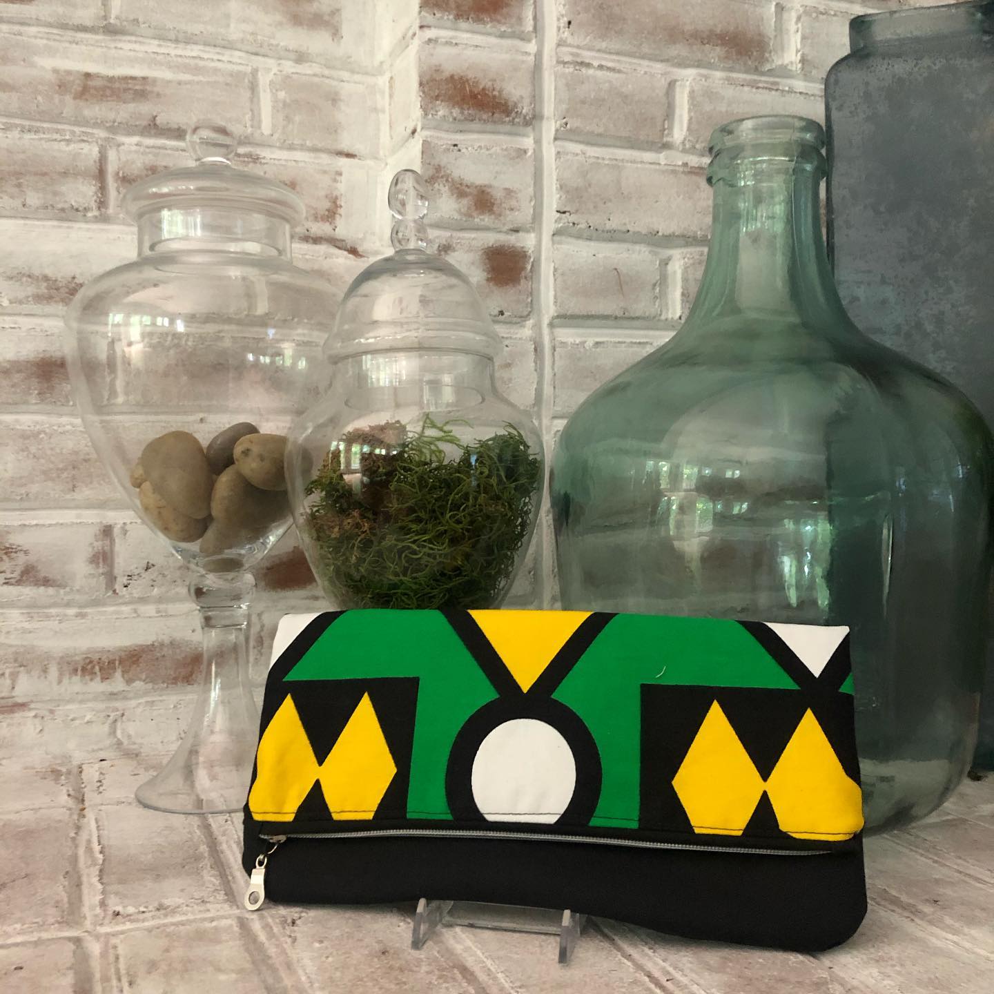 When you can't decide on just one.
The Epiphany Clutch by @amy_lynne_designs
.
.
.
.
#soulofcloth, #africanfabrics, #africanprintfabric, #africanamericanquilters, #quiltersofinstagram, #quiltersgonnaquilt, #makersspace, #makersvillage, #makersmarket, #quiltingfabric, #modernquilting, #quiltinglife, #quiltingkeepsmesane, #craftingismytherapy, #bagpattern, #bagmaking, #baglovers, #sewingbags, #sewingroom, #sewingprojects, #sewingaddict, #sewinglife
#TribalFatQuarters
#FatQuarters