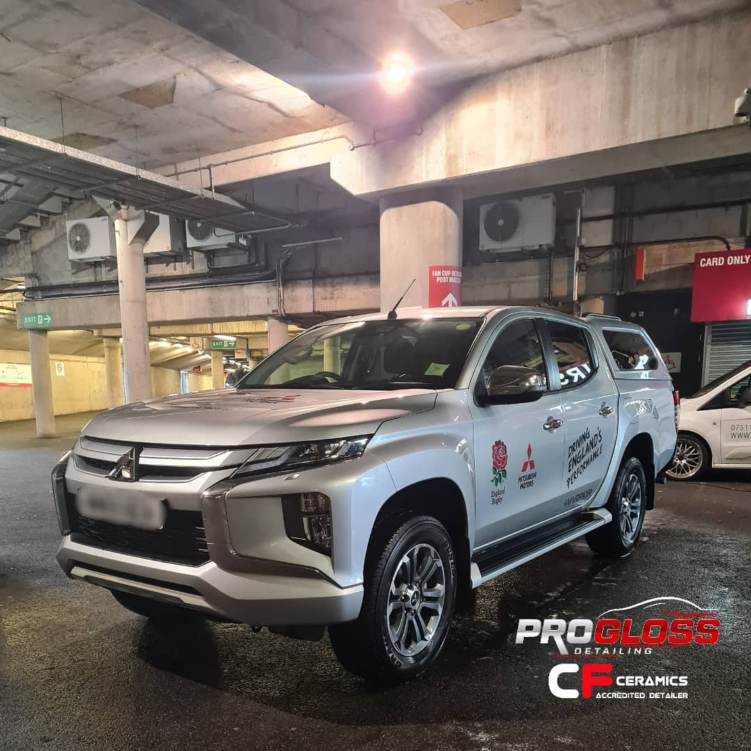 Back at #twickenhamstadium today giving #englandrugby fleet a spruce up 👌🏻👌🏻👌🏻👌🏻
#cfcaccredited #coatingfarm #ceramic
📆 Book today
📞 07511041762
📧 Info@proglossdetailing.co.uk
💻 Www.proglossdetailing.co.uk