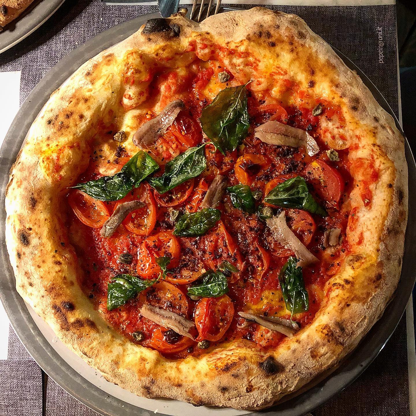 Once you try @francopepeingrani you never go back 😂
Not the first time I have been at @francopepeingrani and I am always surprised of the crazy pizza toppings he makes. But let’s talk about the #pizza dough: kilograms of dough are made by HAND by Franco and his team...this is craziness 😱 not by chance @francopepeingrani is the 2nd best pizzeria in Italy 😍
My suggestion if you visit him: their fried pizza cones 🤤 Even that one with #pineapple is good 🤣
See you soon @francopepeingrani