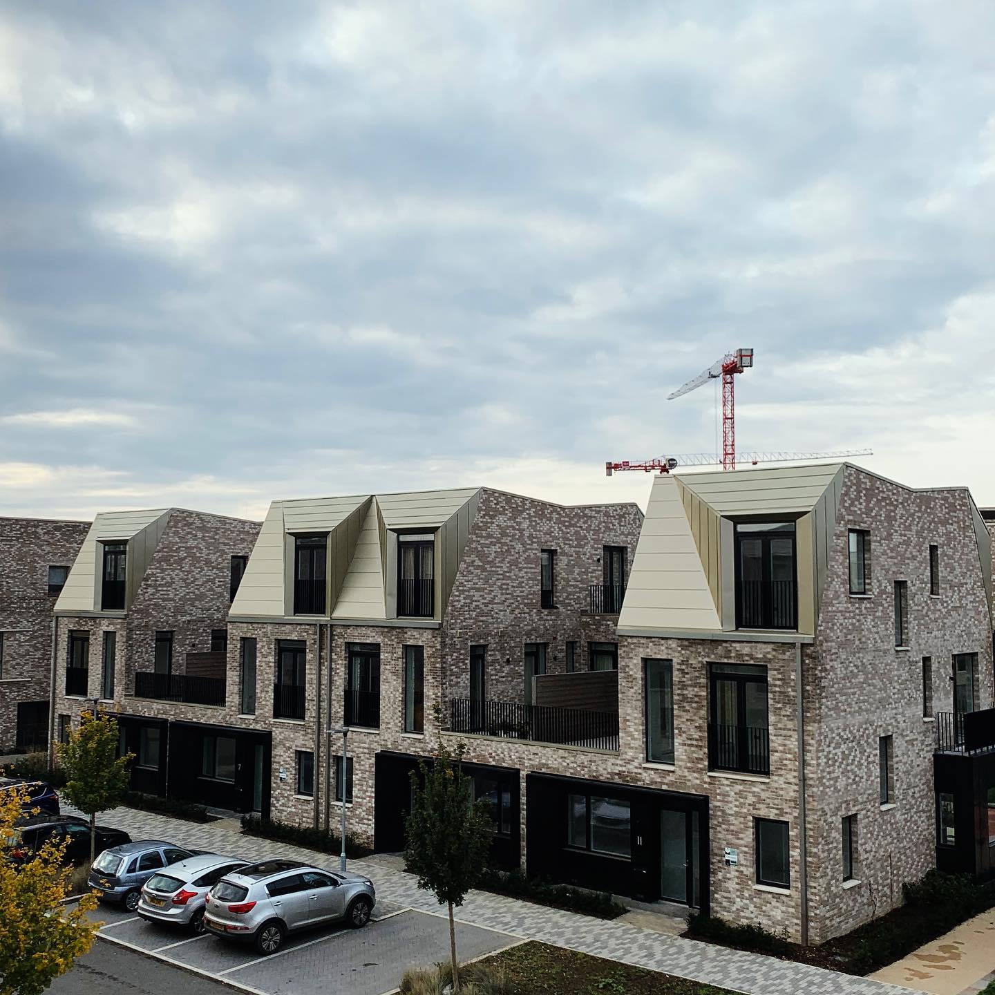This is North West Cambridge, showing off an impressive flat lock cladding system in Falzonal Lichtbronce.
#AMR #Aluminium #Cladding #Falzonal #FlatLock #CambridgeConstruction