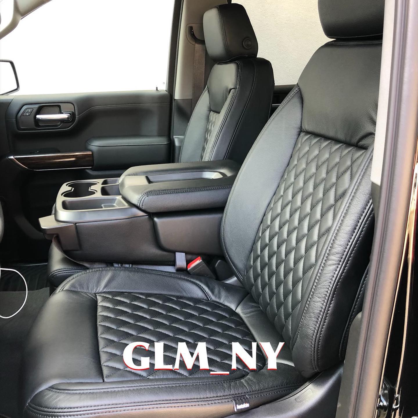 Gorgeous new Sierra with a @katzkin_leather black interior with a single diamond insert. Timeless. Thanks, Michael, for making the trip from Staten Island to let us transform your truck!
#gmcsierra #leather #clothsucks #glmny #autorestyling #cars #longisland #auto #upgrades #carporn #carofinstagram
GLM
EST. 1973
47 Harriet Place
Lynbrook, NY 11563
www.glmny.com
516-568-6600