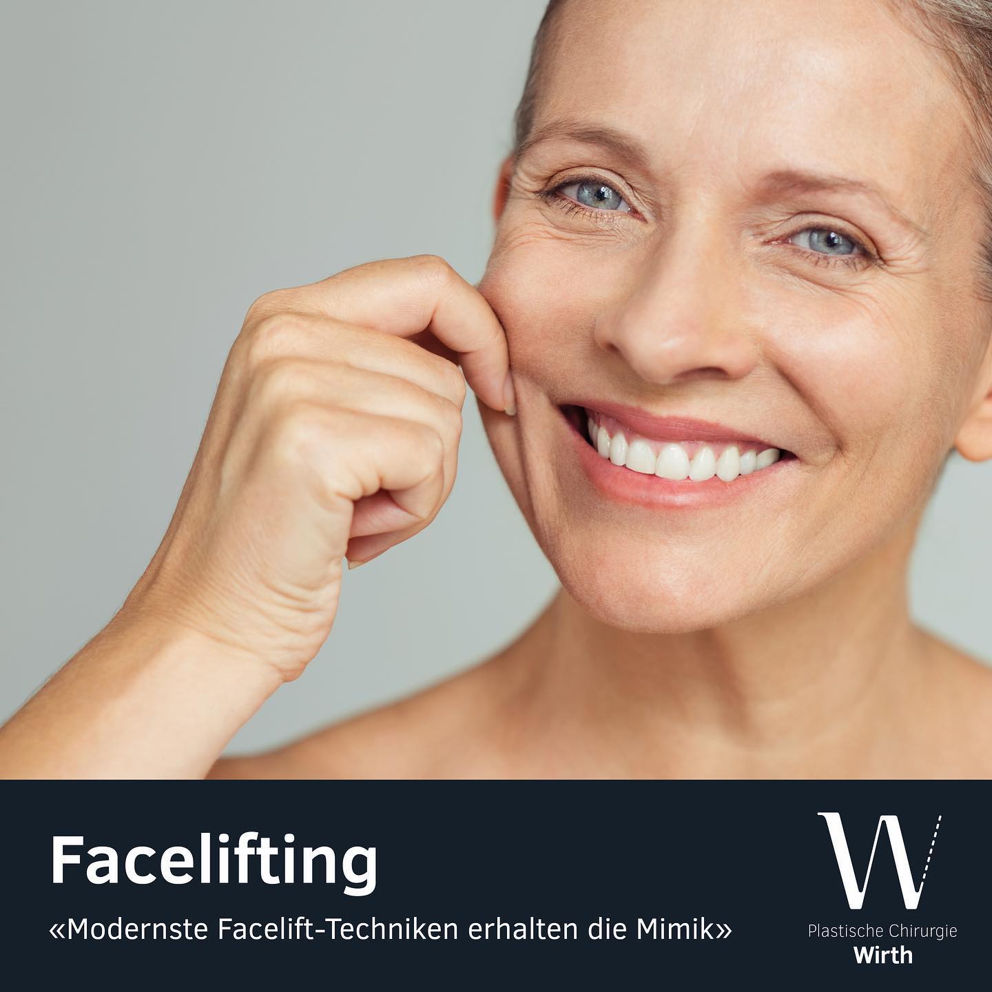 Der natürliche Alterungsprozess bewirkt einen Verlust der Hautelastizität und die Erschlaffung von Bindegewebe und Muskulatur. Gesicht und Hals verlieren ihre Kontur und es bilden sich mehr oder weniger ausgeprägte Falten. Heutzutage stehen dem plastischen Chirurgen verschiedene moderne Verfahren zur Verfügung die verschiedenen Partien des Gesichtes einzeln oder in Kombination zu straffen und zu formen. Angestrebt wird dabei nicht einfach ein faltenfreies Äusseres, sondern die Wiederherstellung eines jüngeren und frischeren Aussehens durch Gewebeverschiebung. Dabei bleiben ein natürlicher Gesichtsausdruck und individuelle Gesichtszüge erhalten, ein maskenhaftes Aussehen wird auf jeden Fall vermieden.
Le processus naturel de vieillissement provoque une perte d’élasticité de la peau ainsi qu’un affaiblissement du tissu conjonctif et de la musculature. Le visage et le cou perdent de leurs contours, menant à l’apparition de rides plus ou moins profundes. De nos jours, les chirurgiens plasticiens ont a disiposition de nombreux procédés modernes pour raffermir et former/modeler les différentes parties du visage, seules ou en combinaison. Or, l’objectif visé n’est pas une peau lisse, exempte de rides, mais si le rétablissement d’une apparence plus jeune et plus fraîche à travers le déplacement des tissus. Il s’agit de préserver l’expression naturelle ainsi que les traits faciaux individuels et d’éviter en tout cas «l’effet masque».
#praxiswirth #drmedraphaelwirth #plastischechirurgie