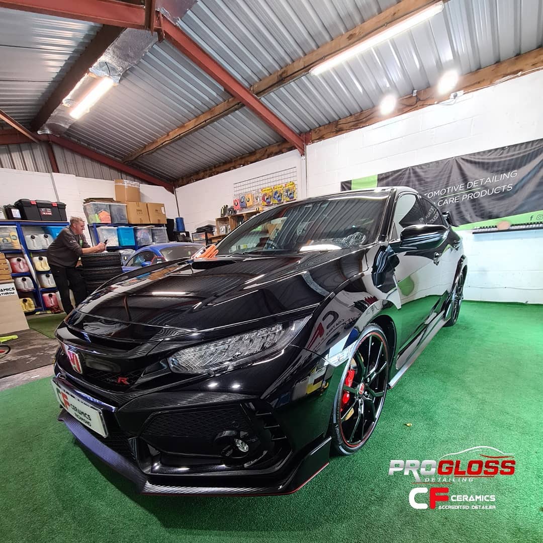 Customer in for the 5 year ceramic package on this lovely #hondacivictyper glass and wheel ceramic and a single stage correction, stunning results 👌🏻👌🏻👌🏻
#cfcaccredited #coatingfarm #ceramic
📆 Book today
📞 07511041762
📧 Info@proglossdetailing.co.uk
💻 Www.proglossdetailing.co.uk