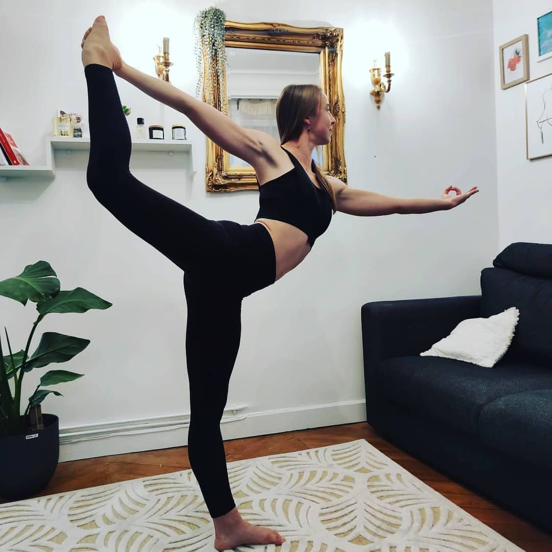 Nouvelle aventure ⚡ Professeure de yoga
Danseuse, je me suis réfugiée dans le yoga pour me retrouver, respirer et prendre le temps. Je n'oublie pas la danse, mon premier amour, mais aujourd'hui j'ai envie de concilier les deux. Aussi envie de vous partager le bien être que j'ai en pratiquant dans la bienveillance et le sourire.
🌸
Reconnaissante de toutes ces personnes qui m'ont aidé à me lancer dans cette belle aventure. Merci à @yujyoga pour leur superbe formation 200h que je viens de finir.
🌸
De nouveaux projets arrivent bientôt. Hâte de vous partager tout ça 🙏🤸♀️
#yoga #yogaeverywhere #yogateacher #dancerpose #natarajasana #posturedudanseur