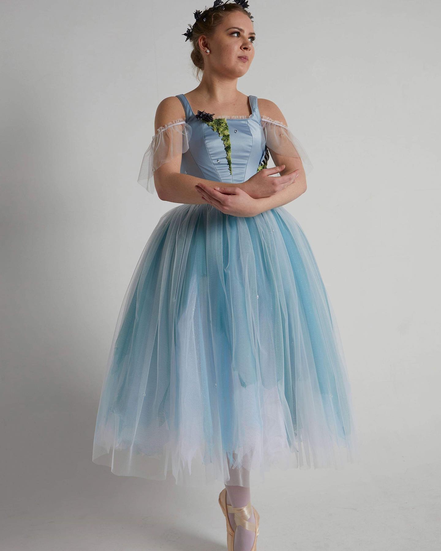 Whoops I forgot my #fallforcostume post for yesterday!! The theme was ‘joy’ - I chose my minor project/ballet not only because I loved making this, but because the wonderful model @christinacostume is absolute bundle of joy🥰 and she and @evesportfolio made me laugh a lot in my final year and I know they’ll still be radiating the same vibes even while there in stressful third year☺️
Photographer - @grace_ede_photography
#fallforcostume2020 #joy #ballet #balletcostume #giselle #giselleballet #thewilis #romantictutu