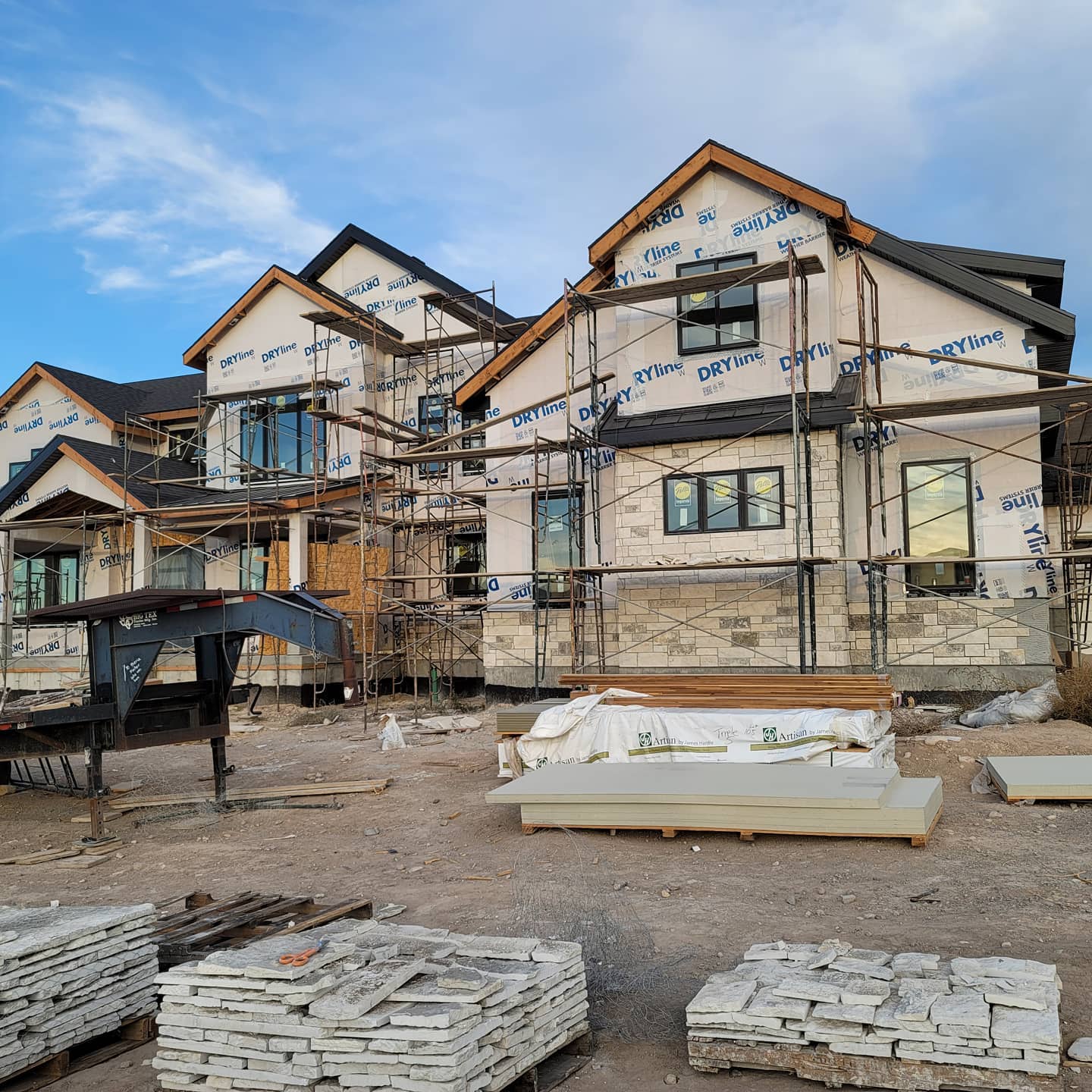 Bluffdale project!! This batch of stone is gorgeous!! I'm using James Hardie Artisan V-Groove for the first time on some of the bump-outs. Can't wait to see it all come together! @james_hardie @lkl_designcenter