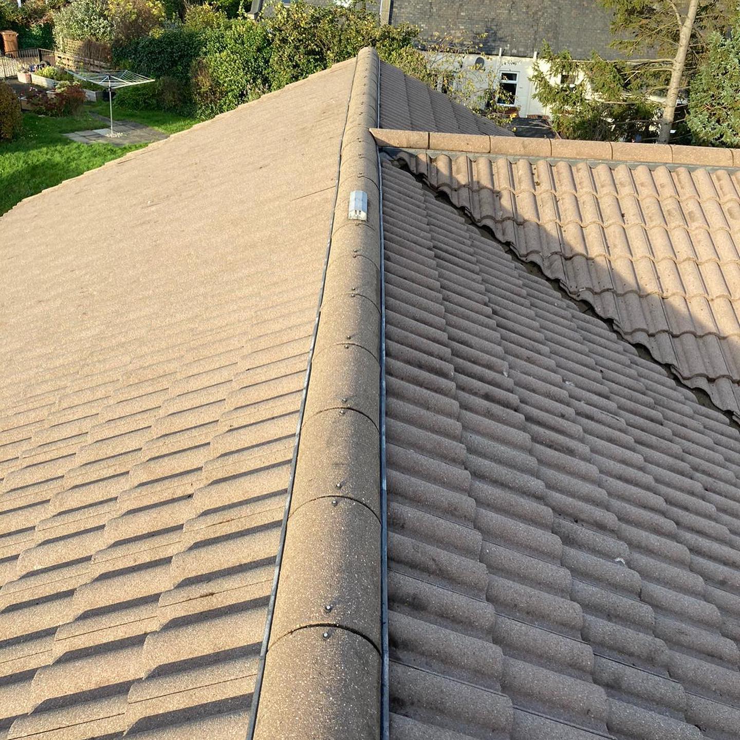 Another busy day for the team. A full roof and gutter clean on this lovely house in kirkliston 🙌🏻 if you want your roof looking like this get in touch for a quote ✅