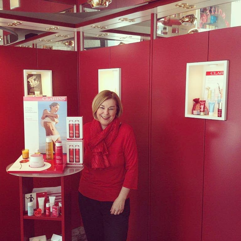 Ich bin für Sie da! ♥️
Aktuell darf ich leider keine Behandlungen anbieten. Dennoch ist mein Geschäft geöffnet und ich darf Sie beraten, Ihnen Gutscheinen und Produkte verkaufen! 💅
Ihrer Haut etwas Gutes tun und gemeinsam positiv durch die Winterzeit! 🌨
#relax #beauty #waghäusel #kirrlach #kosmetik #makeup #clarins #wiesental