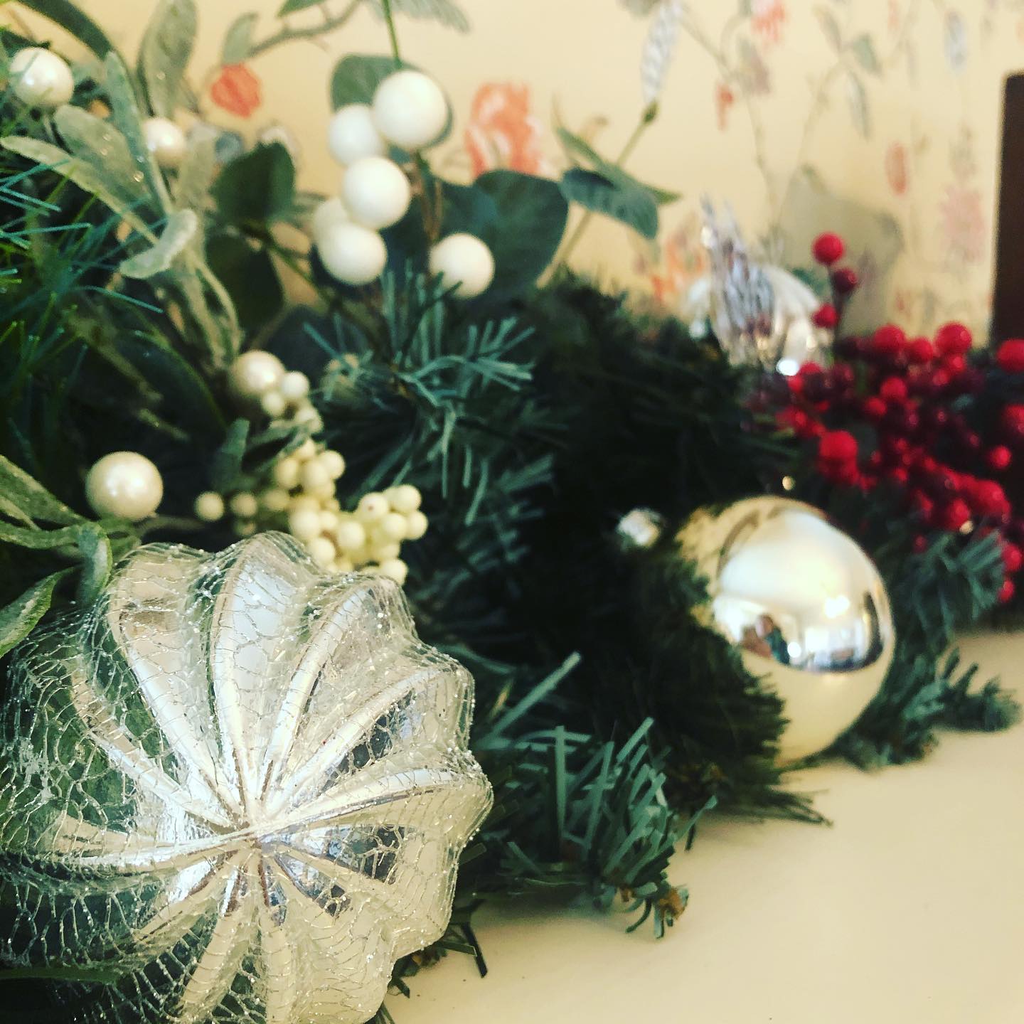 Christmas has come to Lane Place! When you close at the beginning of December (last open day is Dec. 5th) and you’ve been closed most of the year - what do you do? Pull out the Christmas decor, of course🎄🎄🎄So sorry, Thanksgiving, just drop the turkey off at the front door, we’ve got some carols to sing 🎶
#laneplace #uniquelymoco #historichousemuseum #crawfordsvilleindiana #christmasvibes #christmasdecor #skipthanksgiving