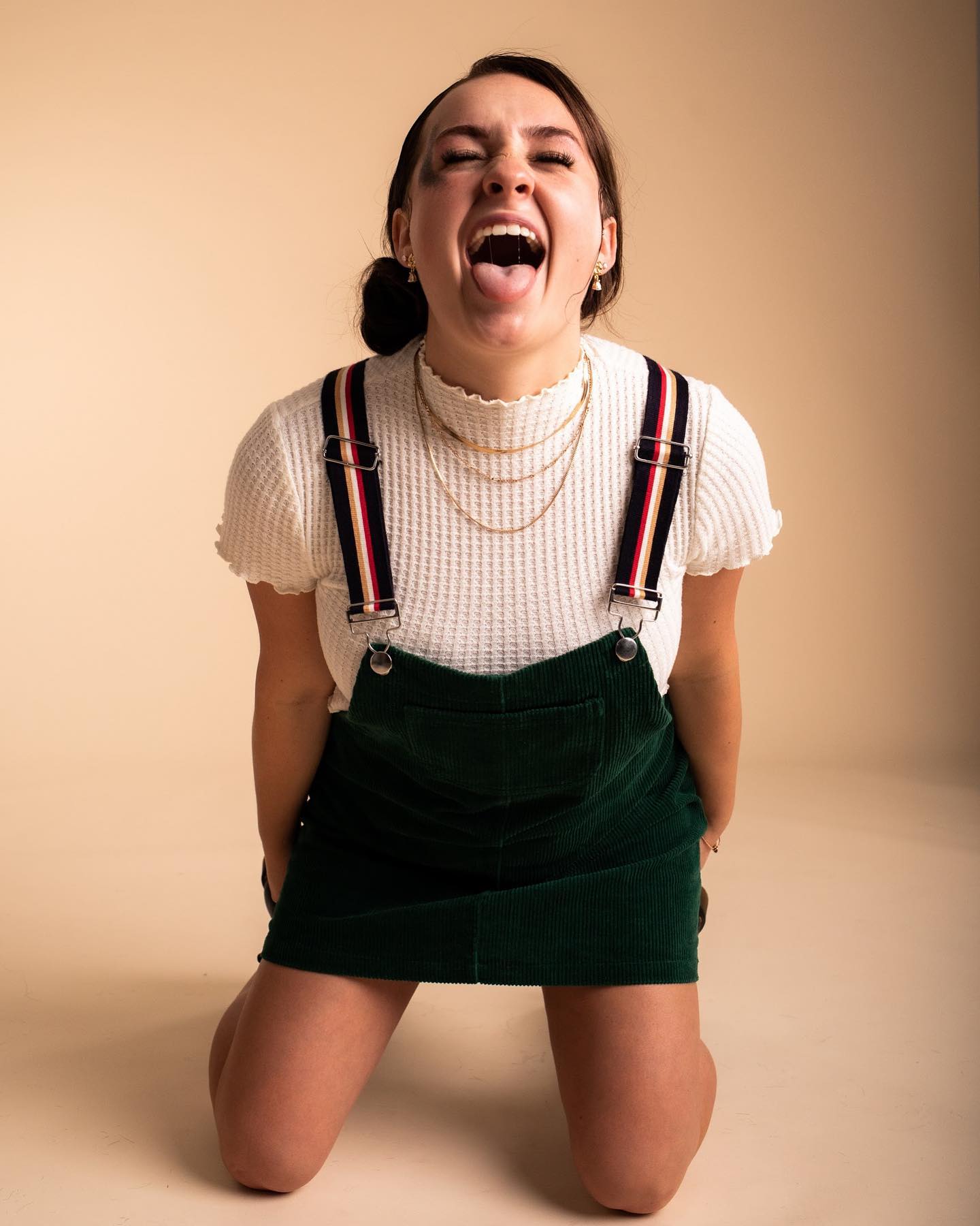 I'm in one of those moods where I just can't wait for Christmas! One of my favorite holiday styles is this adorable sleek side bun! So easy to achieve, leaving you with a polished and playful look!
.
.
What Christmas song do you think she's listening to?
Let me know in the comments!
.
.
I'm going for Jingle Bell ROCK. ;)
.
.
.
Book your appointment at the link in the bio!
#Holidays #GrandRapids #GrandRapidsHair #Hairtransformation #newhair #Editoralhair #Edtorialstylist #stylist #heritagehill #newclient #michigan #michiganhair #westmichigan #mittenstate #smittenwiththemitten #hair #hairstyle #beauty #hairstyles #haircut #fashion #hairstylist #makeup #love #style #instagood #beautiful #like #model #follow