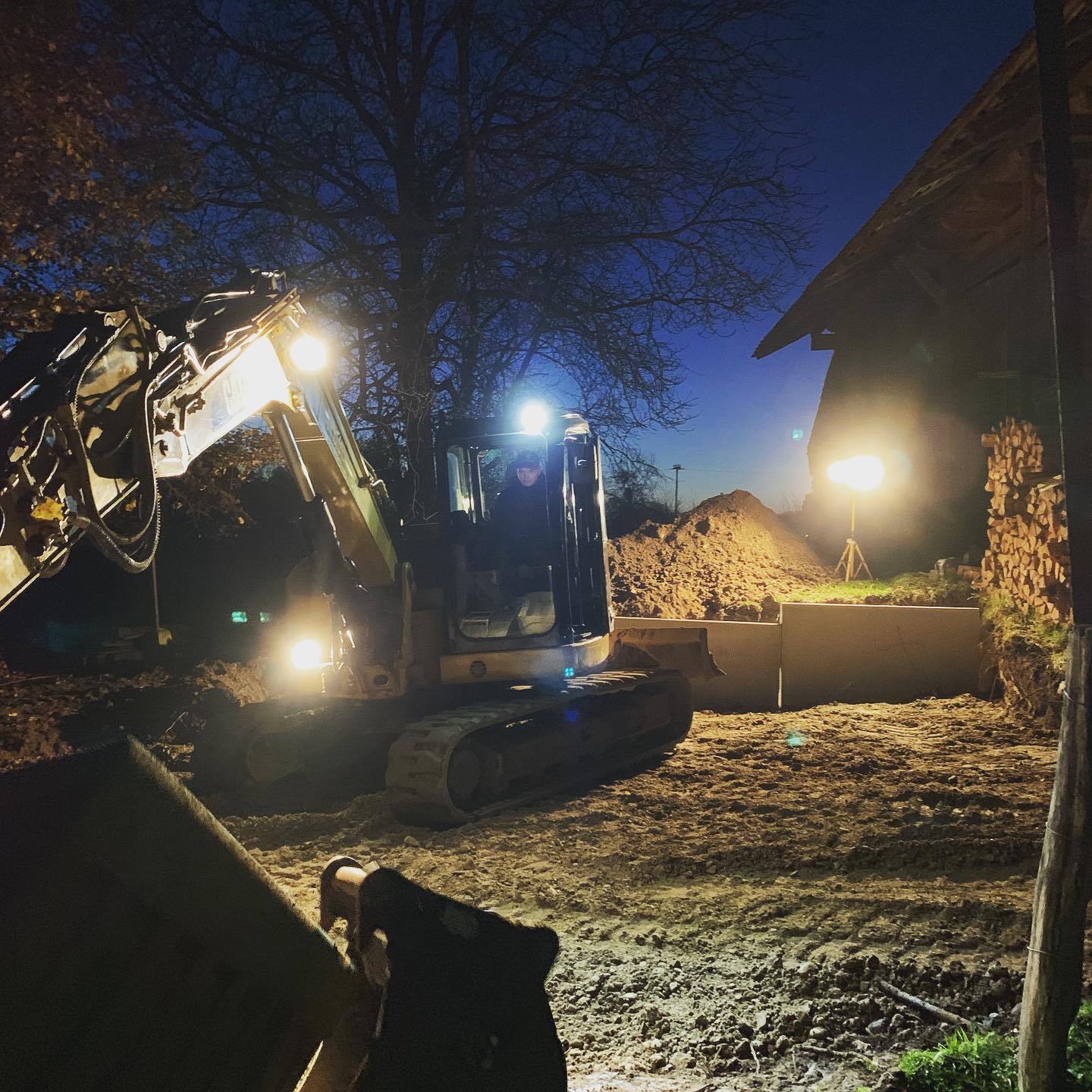 Wes o mau spät wird simer usgrüstet. ⚒🔥#cat308 #nigtshift#landscapegardener